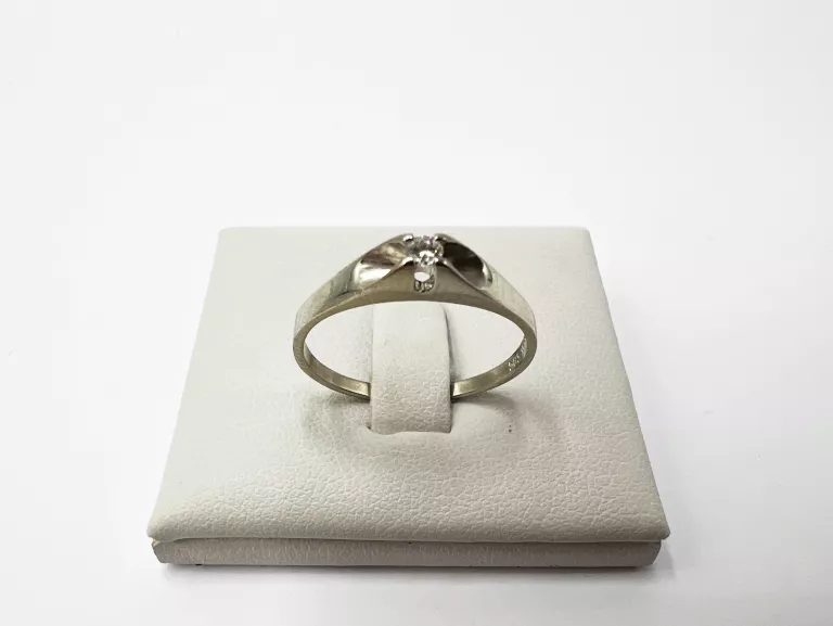 pierscionek-z-bialego-zlota-z-brylantem-p585-213g-r20-material-dominujacy-223721-262144