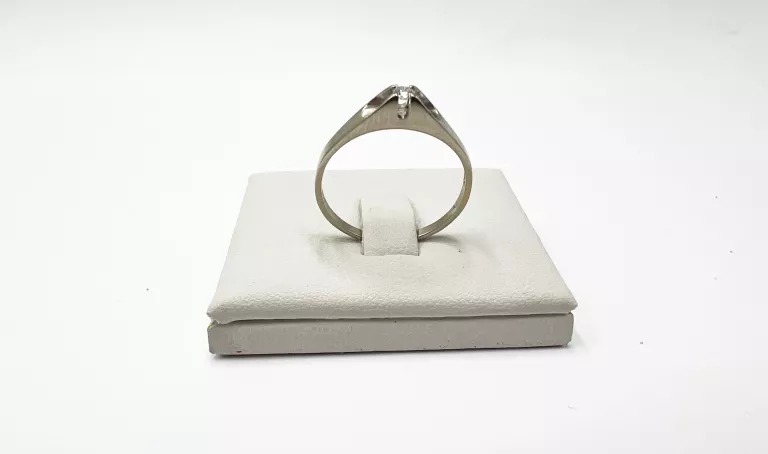 pierscionek-z-bialego-zlota-z-brylantem-p585-213g-r20-kamienie-221-1