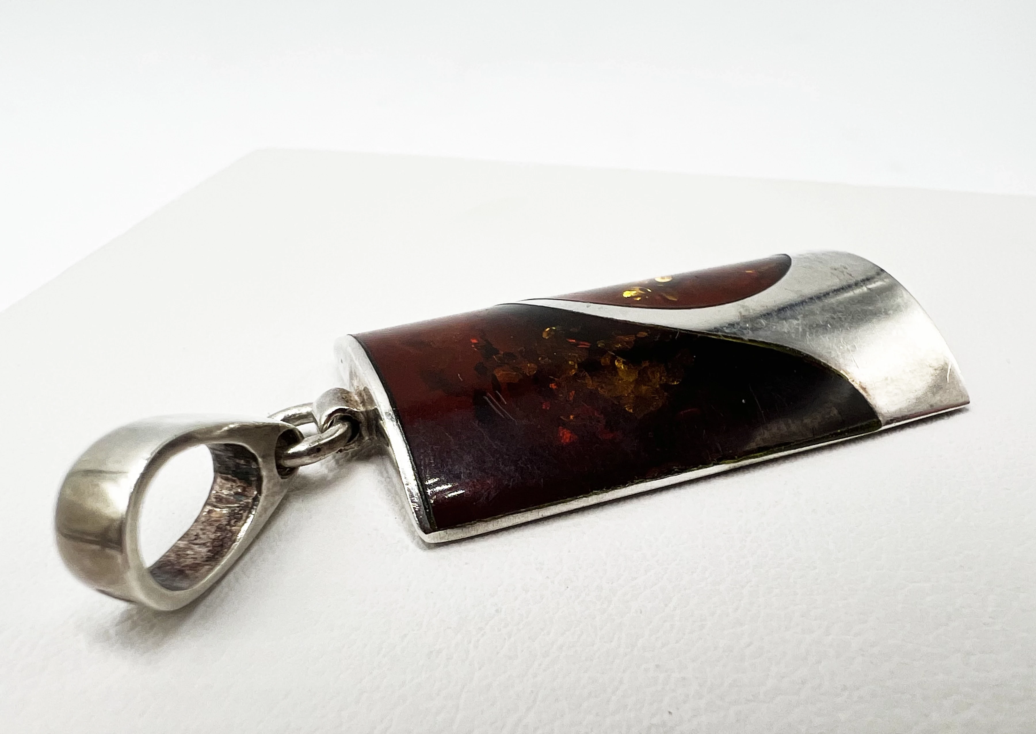 srebrny-komplet-zawieszka-kolczyki-bursztyn-p9251599g-material-dominujacy-223721-2048