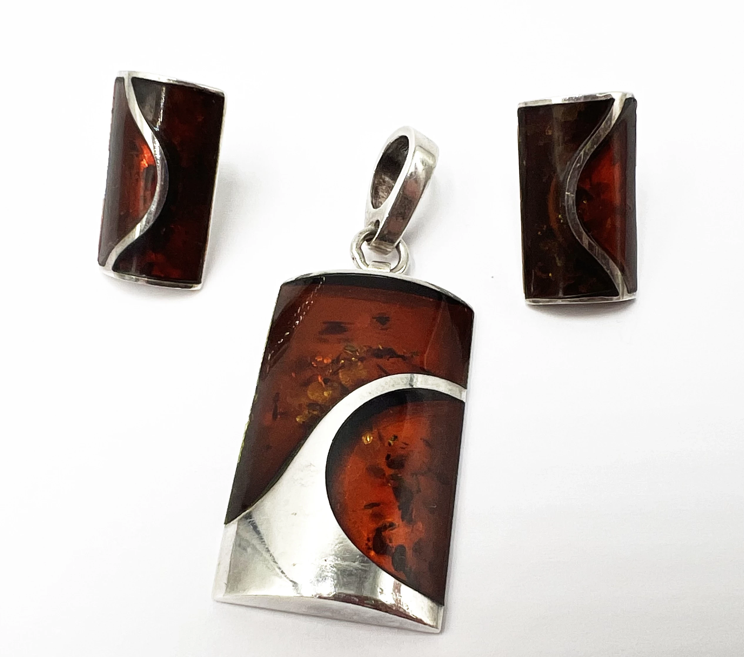 srebrny-komplet-zawieszka-kolczyki-bursztyn-p9251599g-kilinskiego-1-golub-dobrzyn