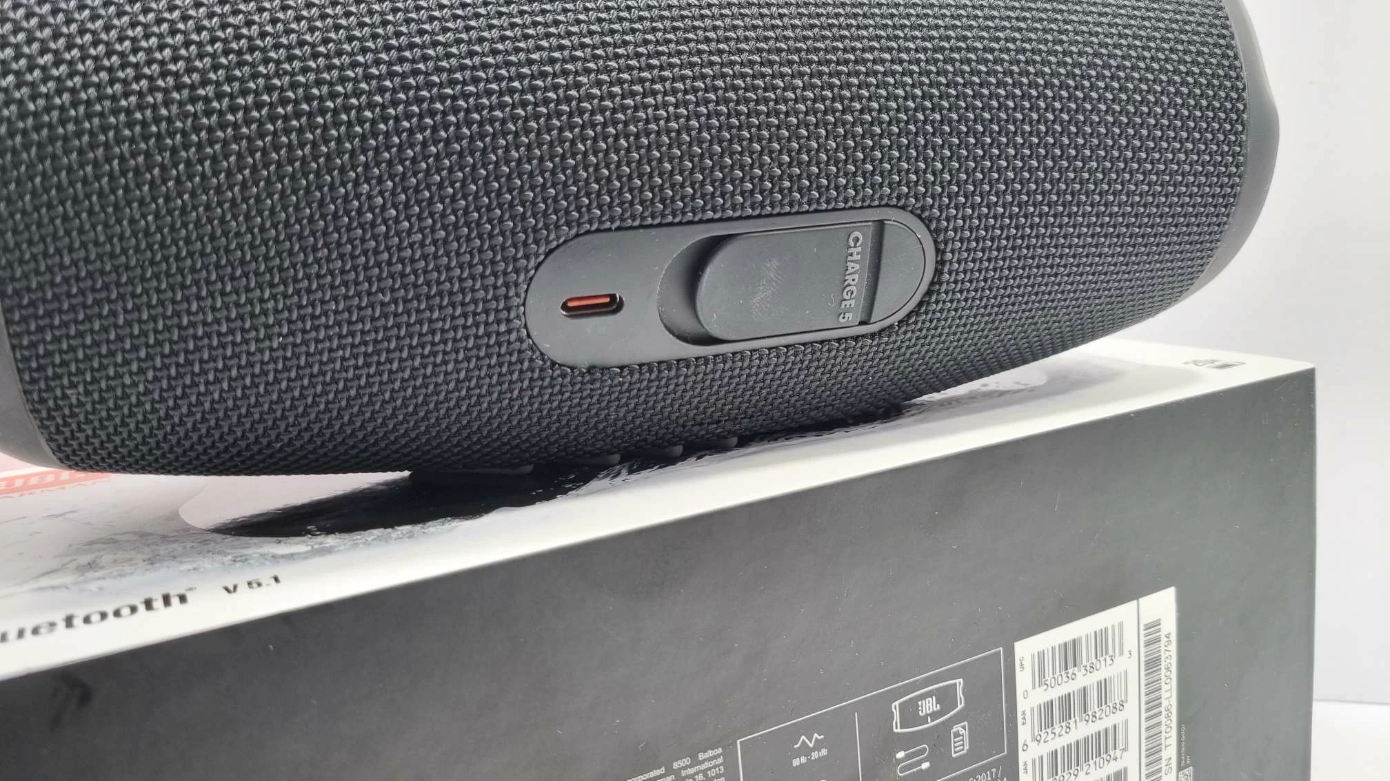 glosnik-bluetooth-jbl-charge-5-stan-11323-2