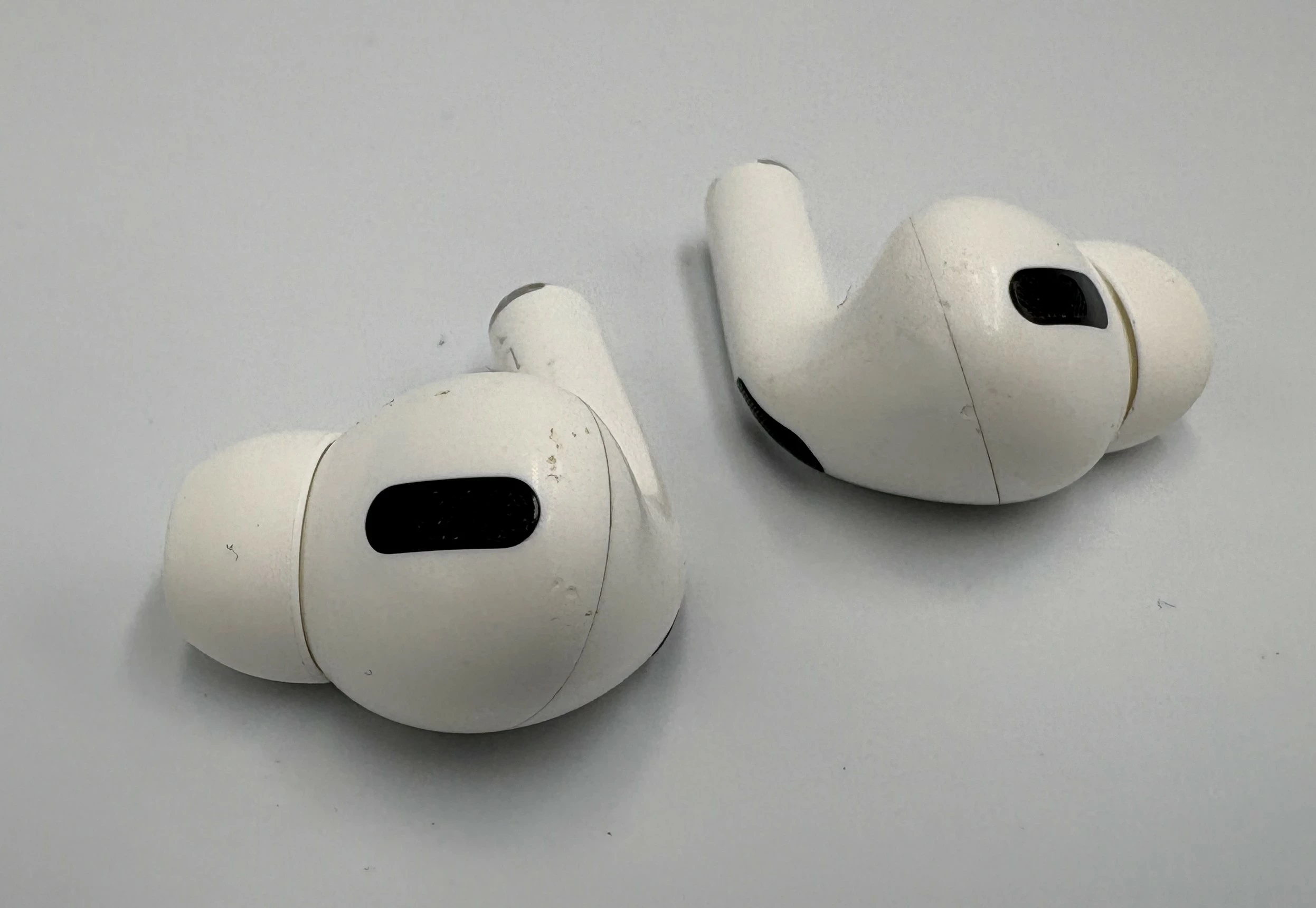 sluchawki-airpods-pro-1gen-a2083-a2084-a2190-kod-producenta-mlwk3zma