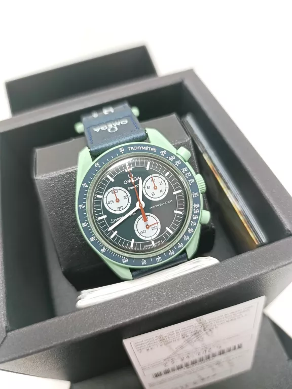 zegarek-omega-x-swatch-mission-on-earth-ziemia-material-paska-129219-4