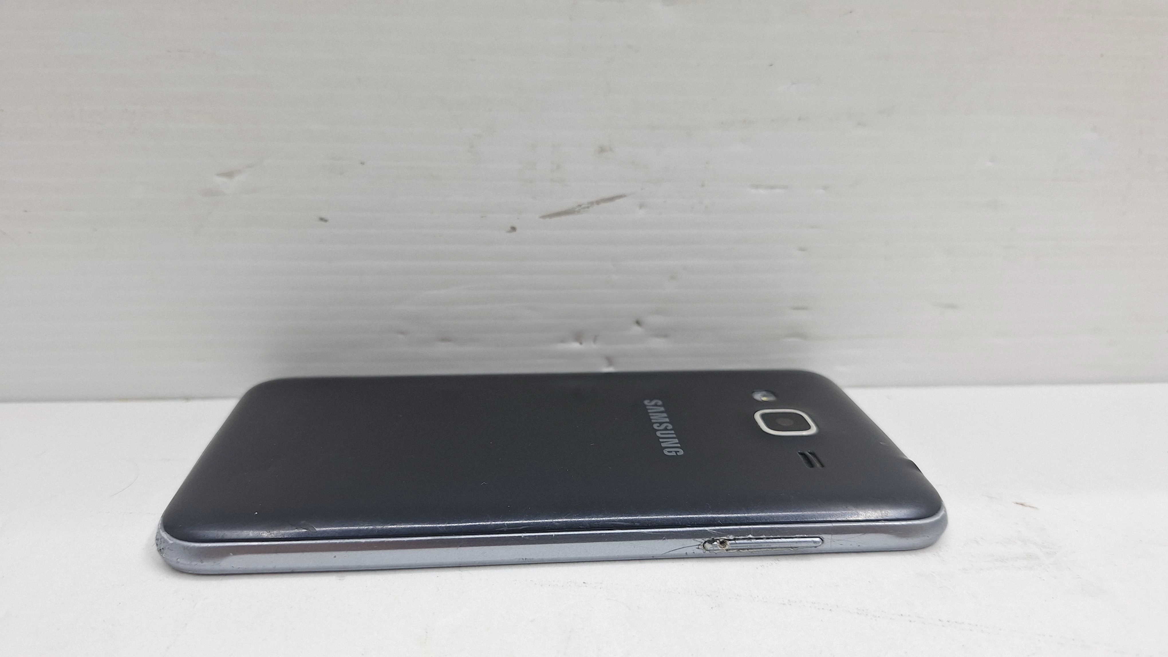 telefon-samsung-galaxy-j3-przekatna-ekranu-500