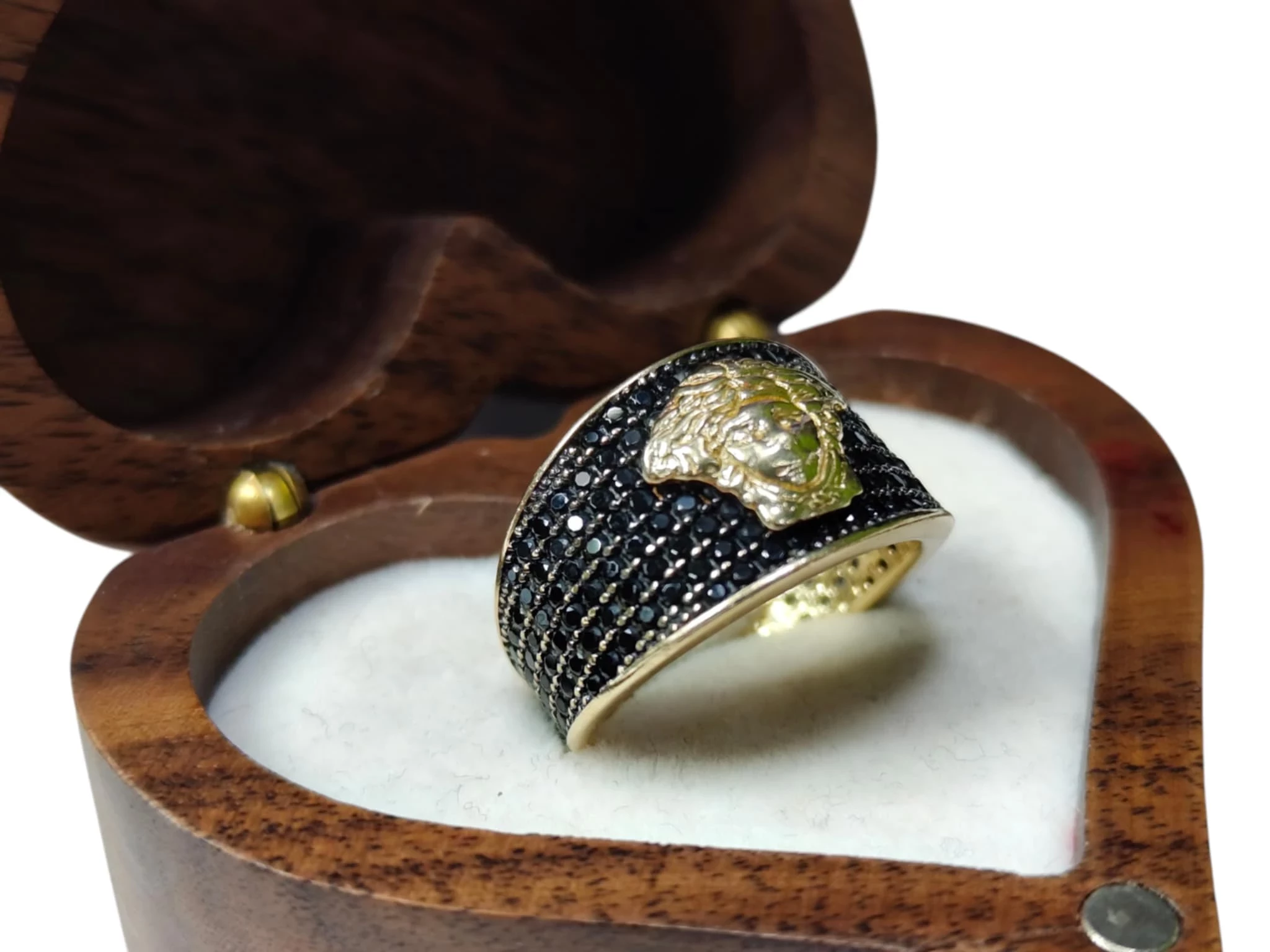 okazaly-zloty-pierscionek-14-k-522-g-r16-glowa-meduzy-czarne-cyrkonie-waga-522