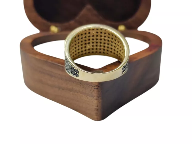 okazaly-zloty-pierscionek-14-k-522-g-r16-glowa-meduzy-czarne-cyrkonie-proba-zlota-206646-228242