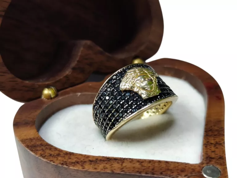 okazaly-zloty-pierscionek-14-k-522-g-r16-glowa-meduzy-czarne-cyrkonie-waga-522