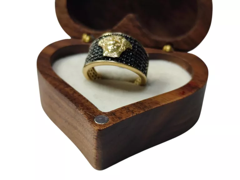 okazaly-zloty-pierscionek-14-k-522-g-r16-glowa-meduzy-czarne-cyrkonie-material-15835-2