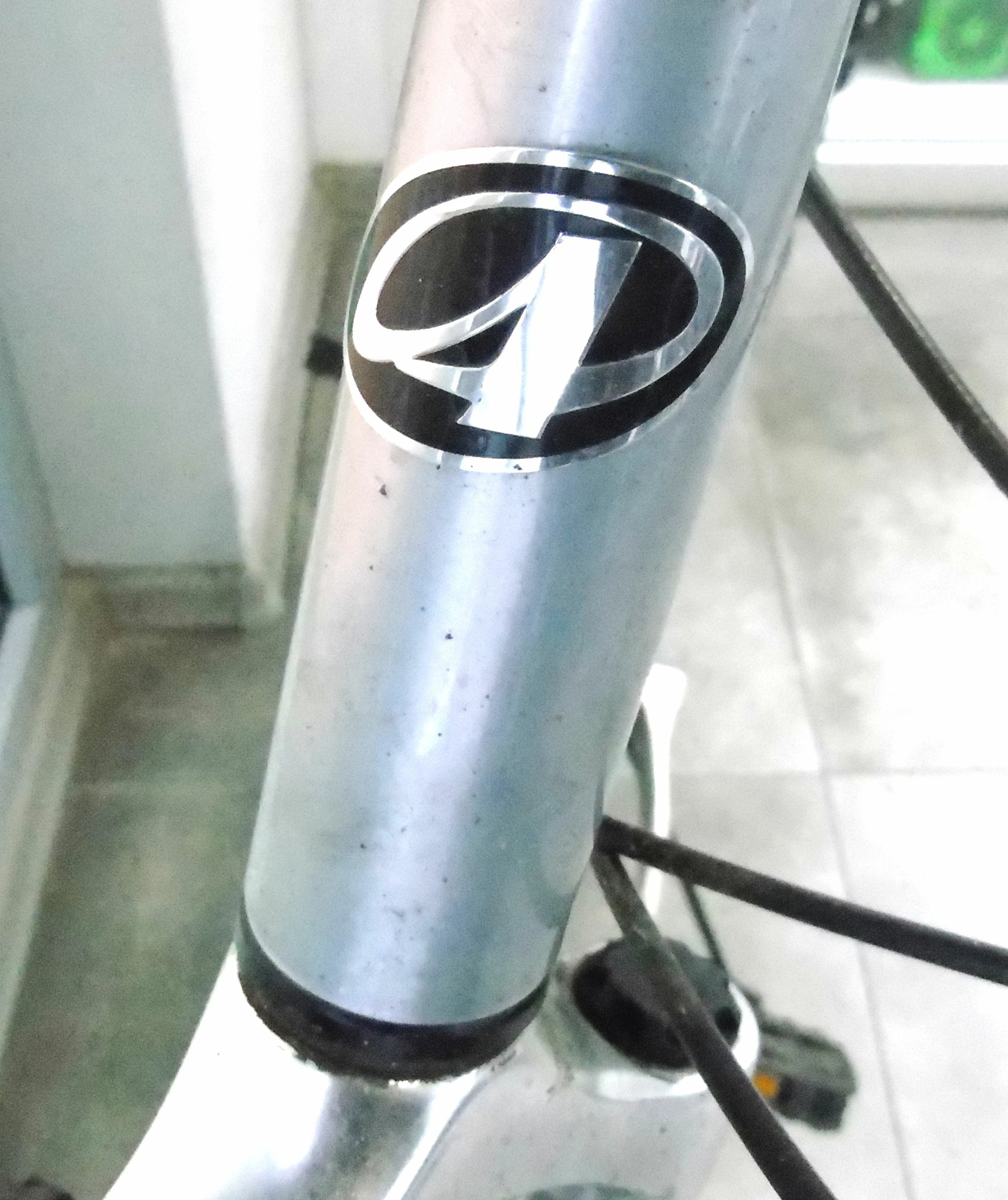 rower-czarno-szary-26cali-kod-producenta-26-venus-pro-17-grafitowo-czarny-polysk