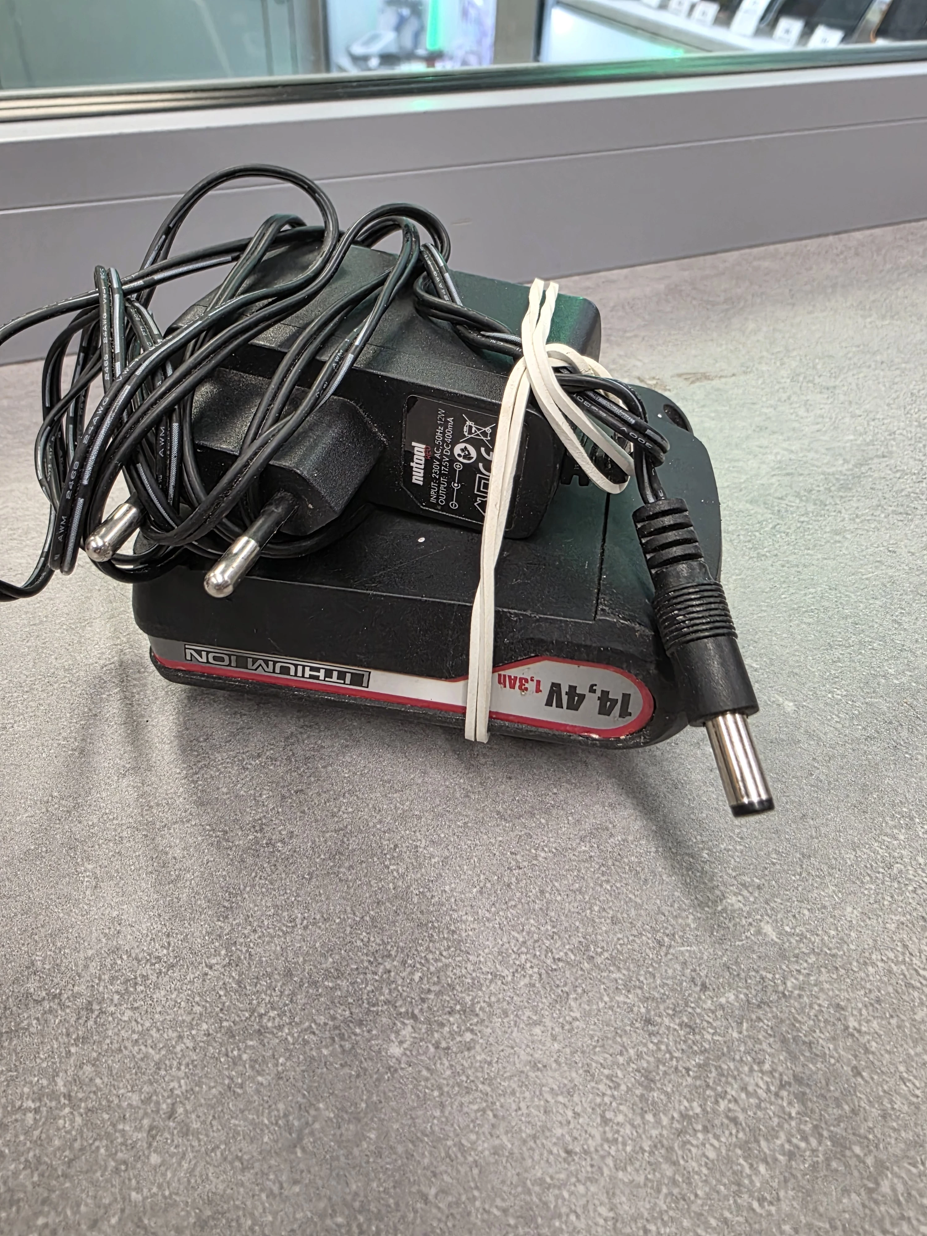 wkretarka-nutool-red-npk14lpl-pojemnosc-akumulatora-100