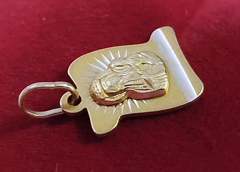 delikatny-zloty-medalik-z-matka-boska-czestochowska-proba-585-waga-079-g-typ-129254-2