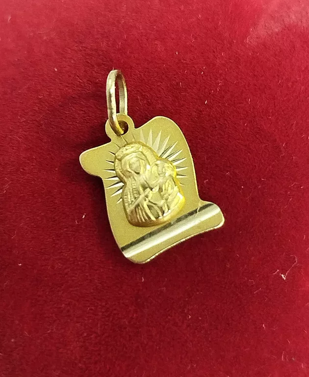 delikatny-zloty-medalik-z-matka-boska-czestochowska-proba-585-waga-079-g-plac-dabrowskiego-2-zelow-palladium