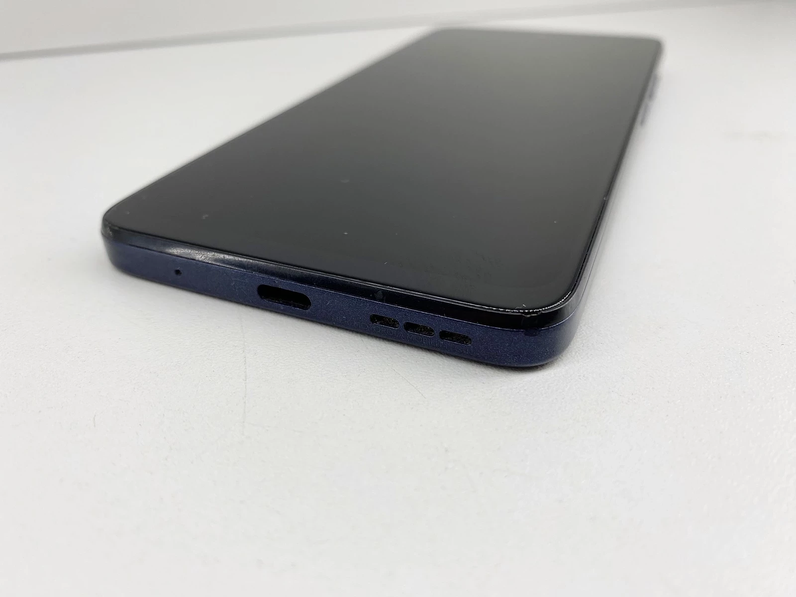 telefon-motorola-moto-e15-264gb-dual-sim-granatowy-przekatna-ekranu-667