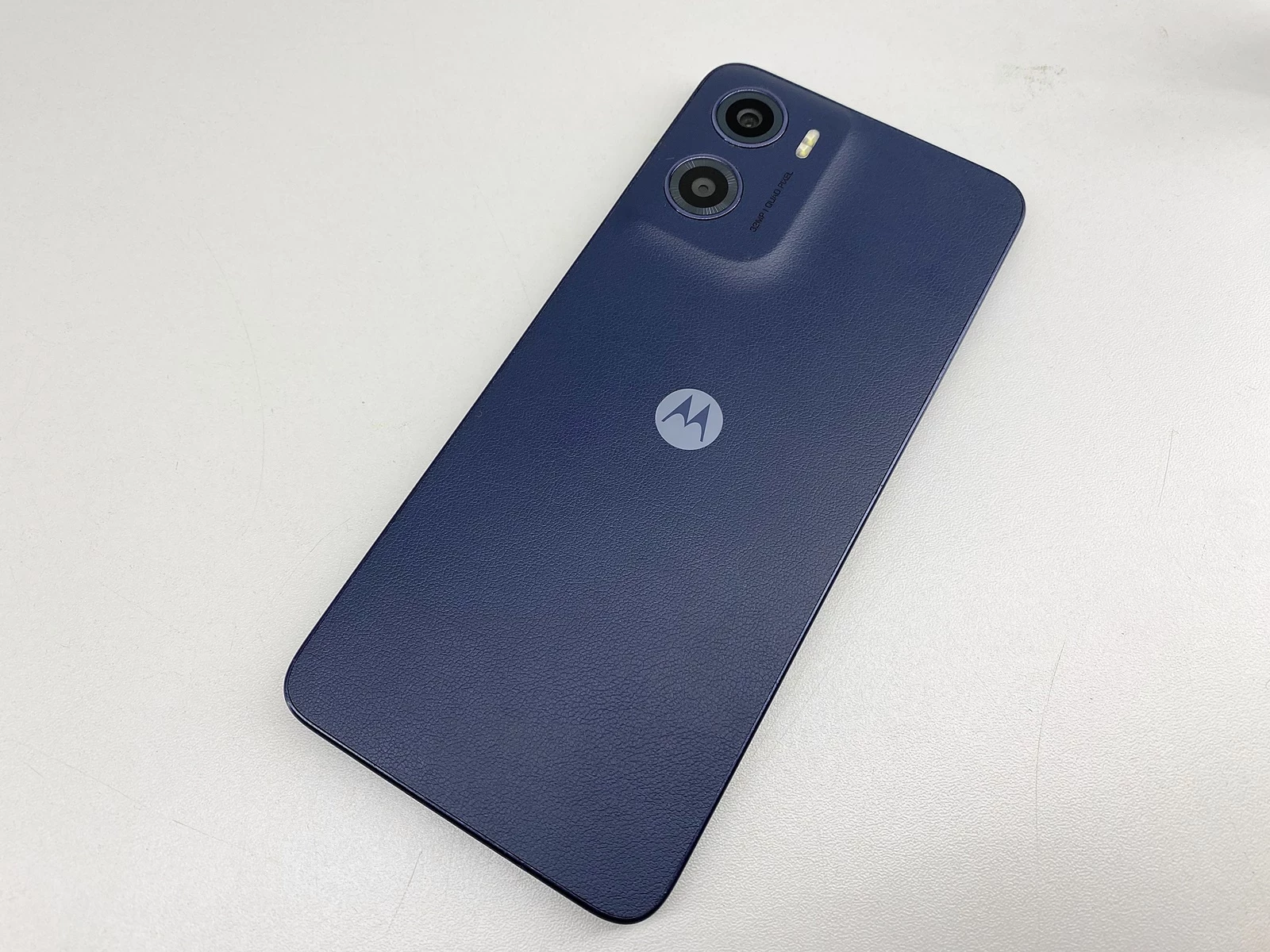 telefon-motorola-moto-e15-264gb-dual-sim-granatowy-kod-producenta-pb6s0013fr