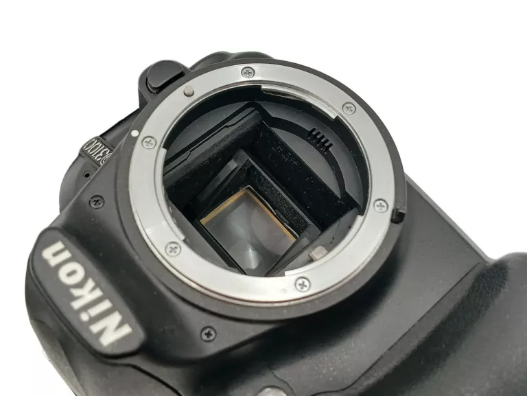 aparat-cyfrowy-nikon-d3100-obiektyw-af-s-dx-vr-18-55-mm-opis-marka-248811-1939856