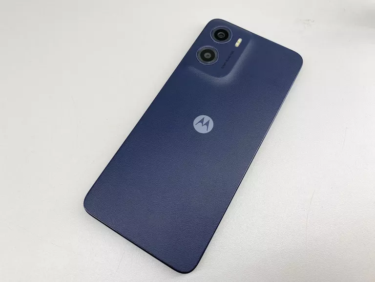 telefon-motorola-moto-e15-264gb-dual-sim-granatowy-kod-producenta-pb6s0013fr