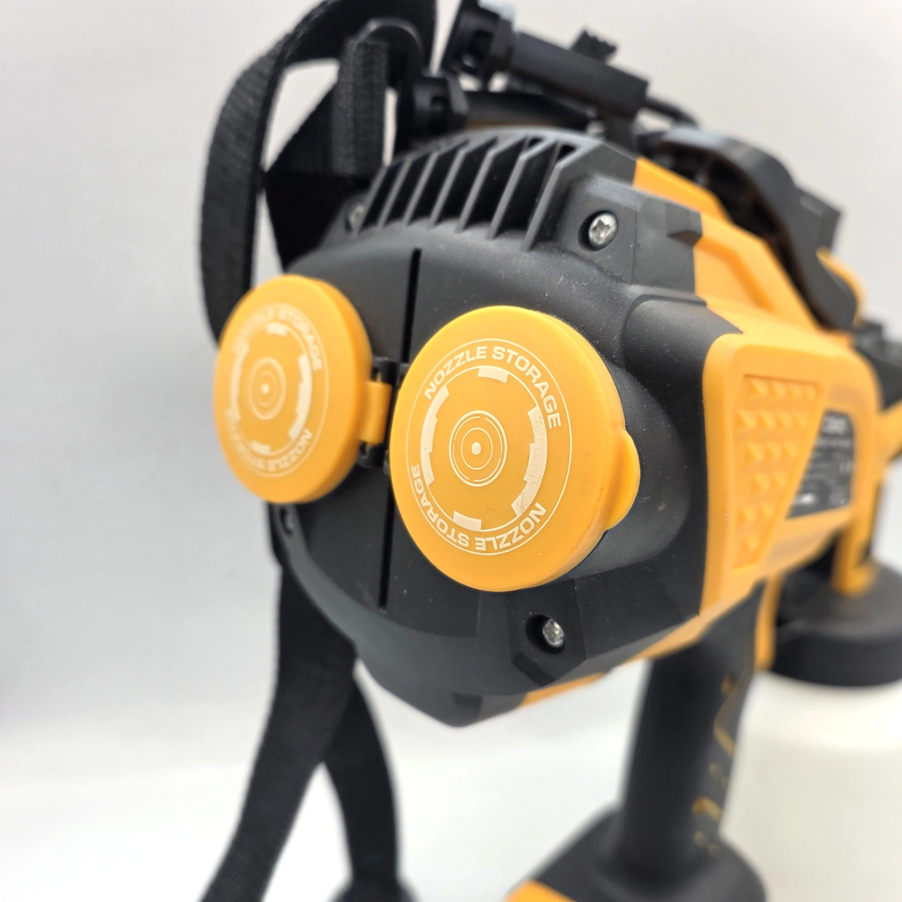 pistolet-malarski-deko-600-w-przeplyw-maksymalny-16000