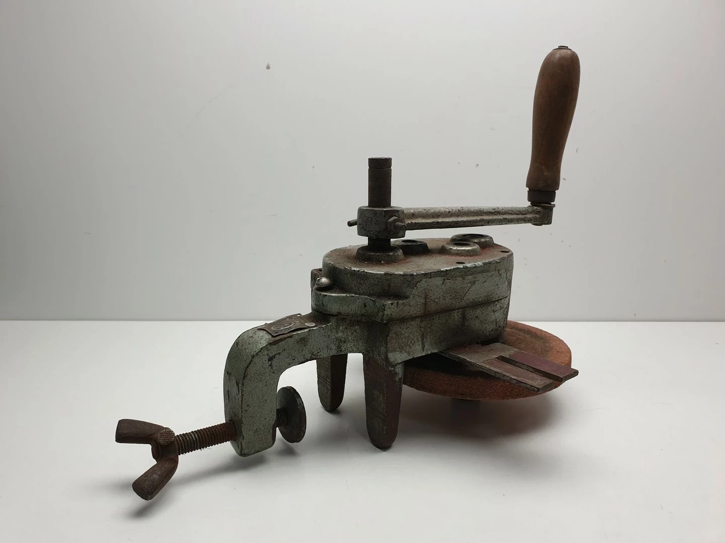 szlifierka-reczna-stolowa-ostrzalka-na-korbke-wczesny-prl-vintage-stan-11323-253798