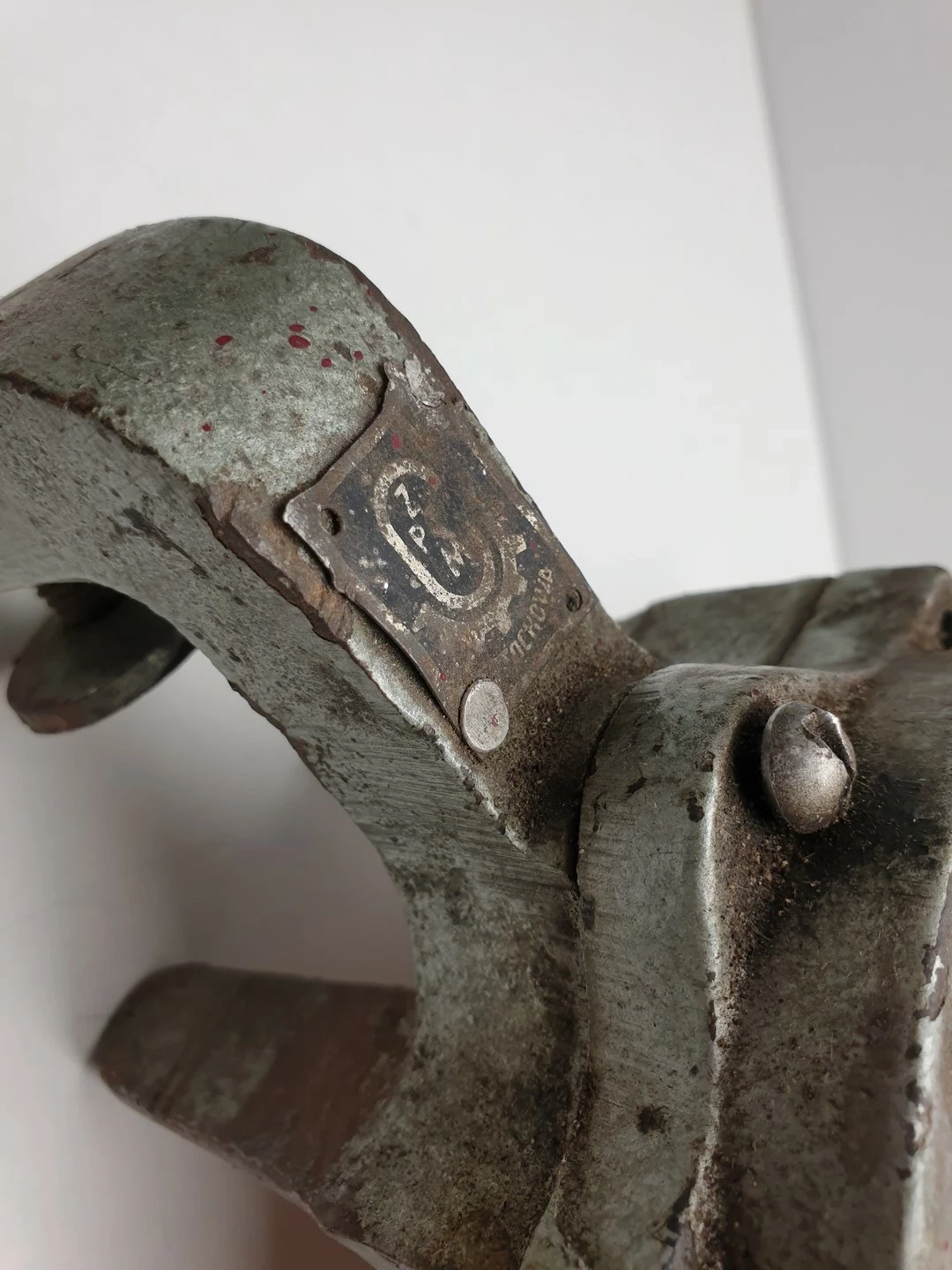 szlifierka-reczna-stolowa-ostrzalka-na-korbke-wczesny-prl-vintage-stan-11323-253798