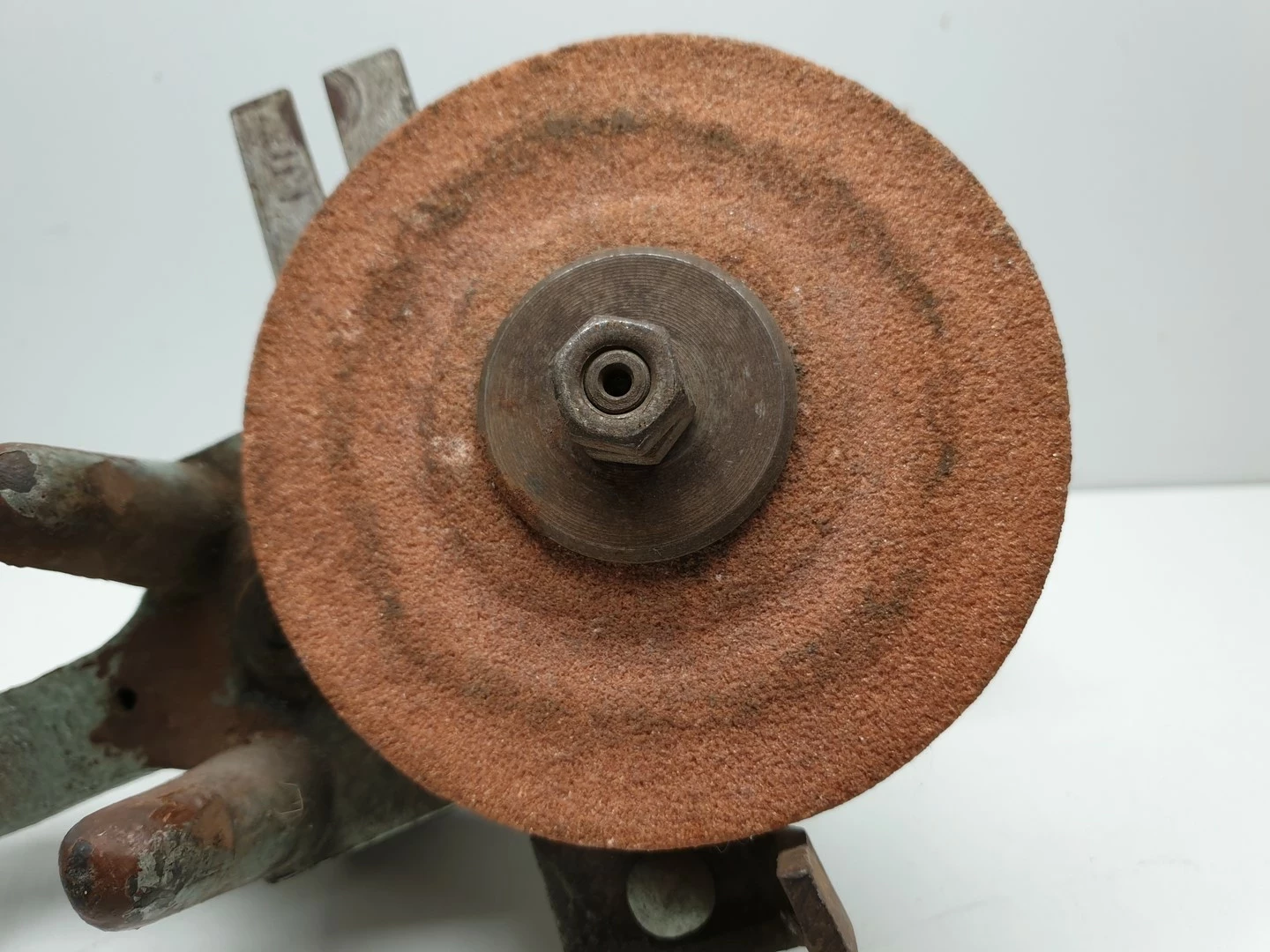 szlifierka-reczna-stolowa-ostrzalka-na-korbke-wczesny-prl-vintage-stan-11323-253798