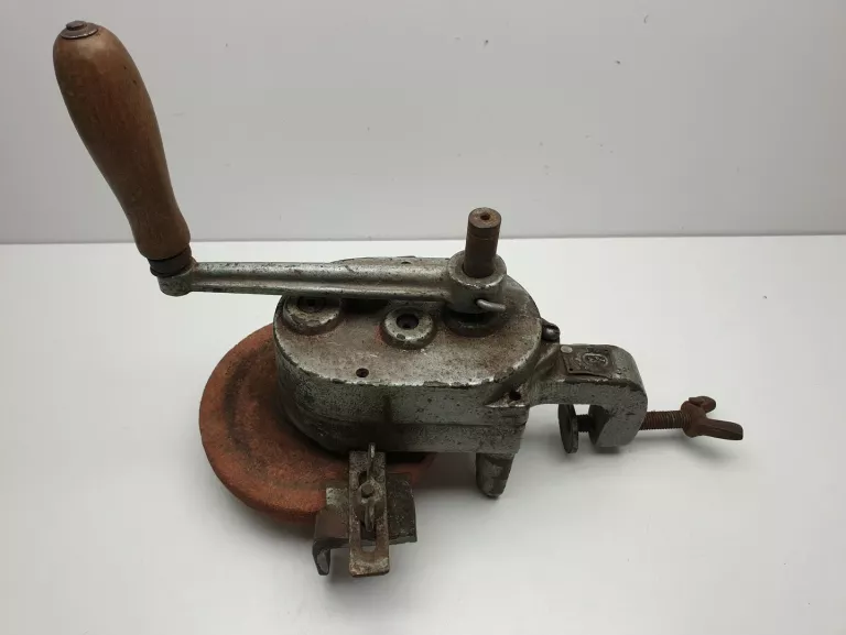 szlifierka-reczna-stolowa-ostrzalka-na-korbke-wczesny-prl-vintage-wroclawska-6-opole-sj