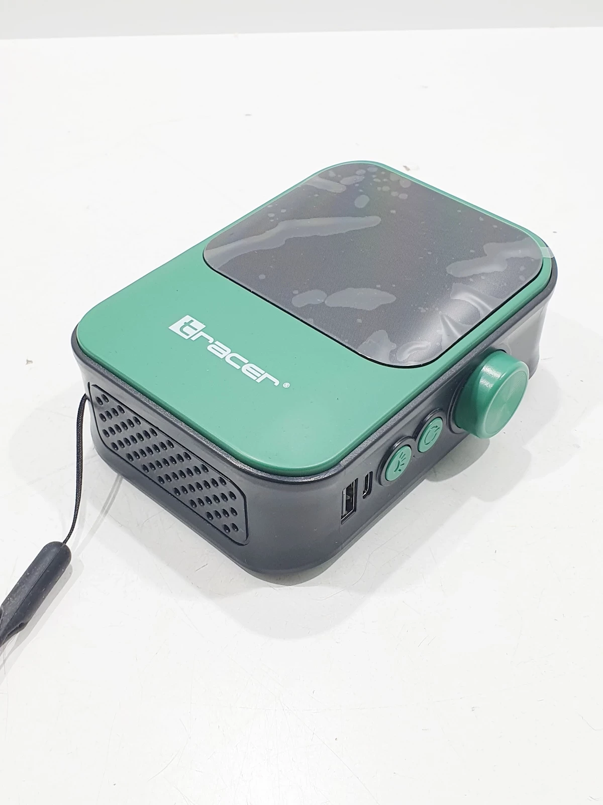 kompaktowy-kompresor-samochodowy-12v-10bar-4000mah-powerbank-latarka-led-stan-11323-2