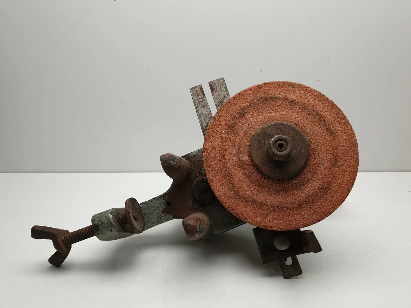 szlifierka-reczna-stolowa-ostrzalka-na-korbke-wczesny-prl-vintage-wroclawska-6-opole-sj