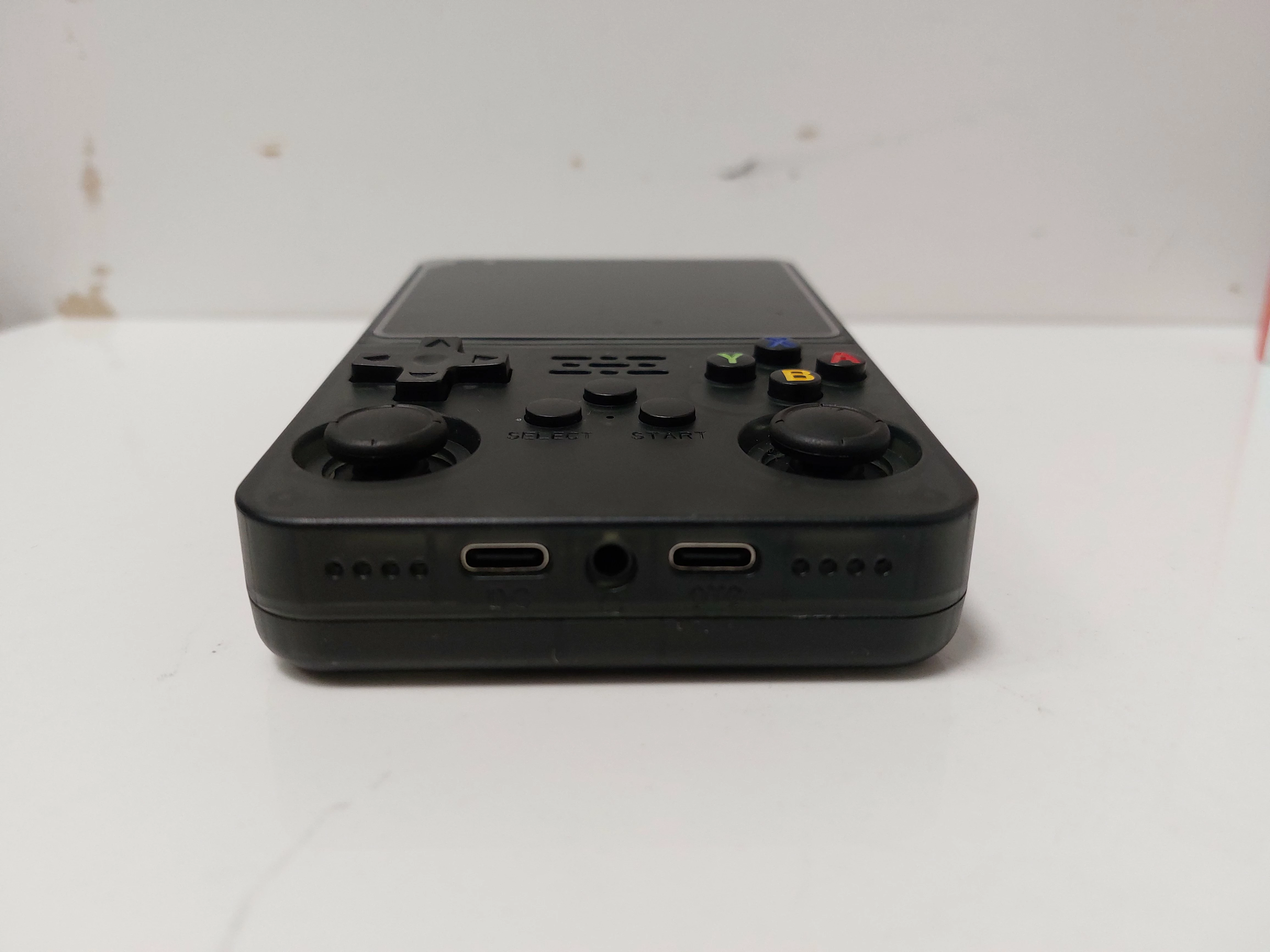 przenosna-konsola-retro-r36s-polecam-model-r36s-128g-czarny