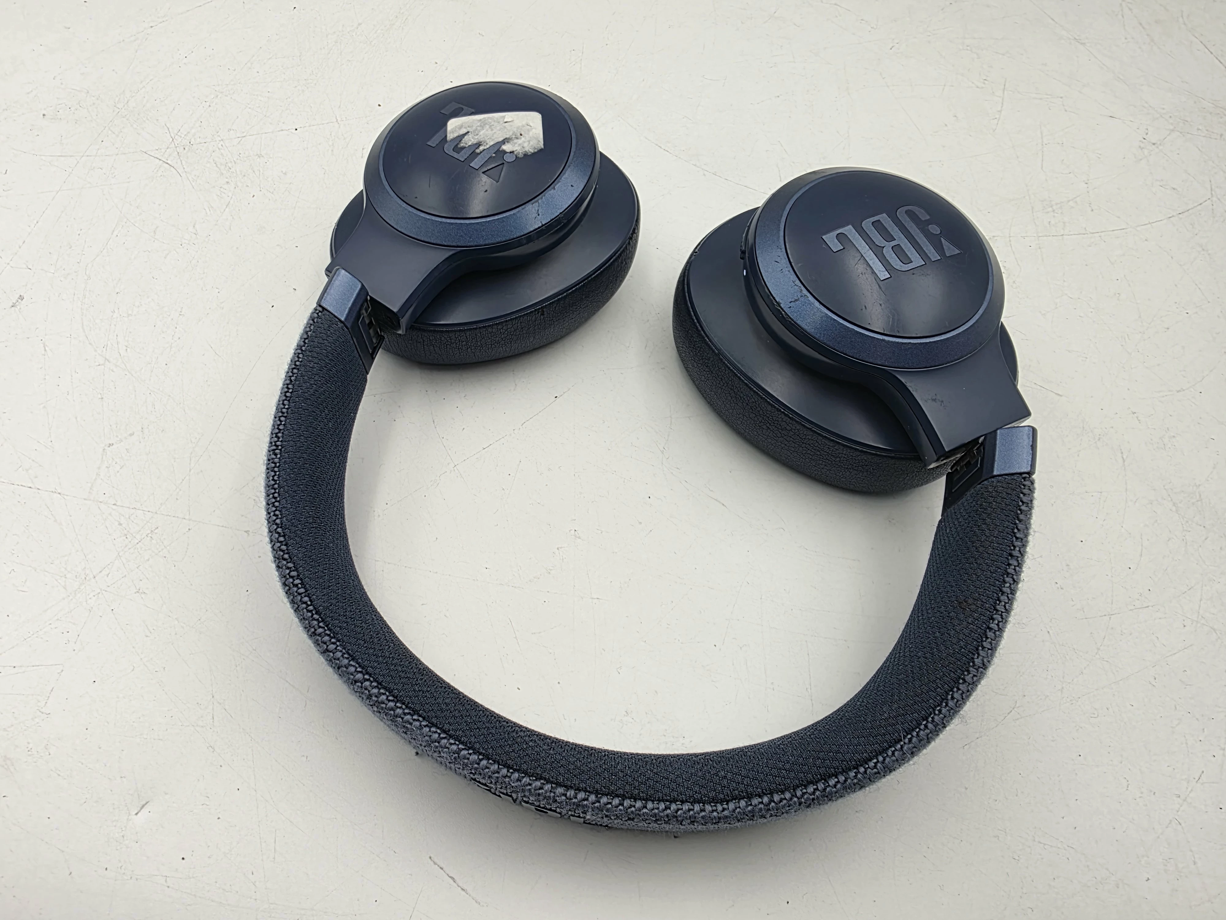 sluchawki-nauszne-jbl-live-660nc-kolor-dominujacy-129357-3