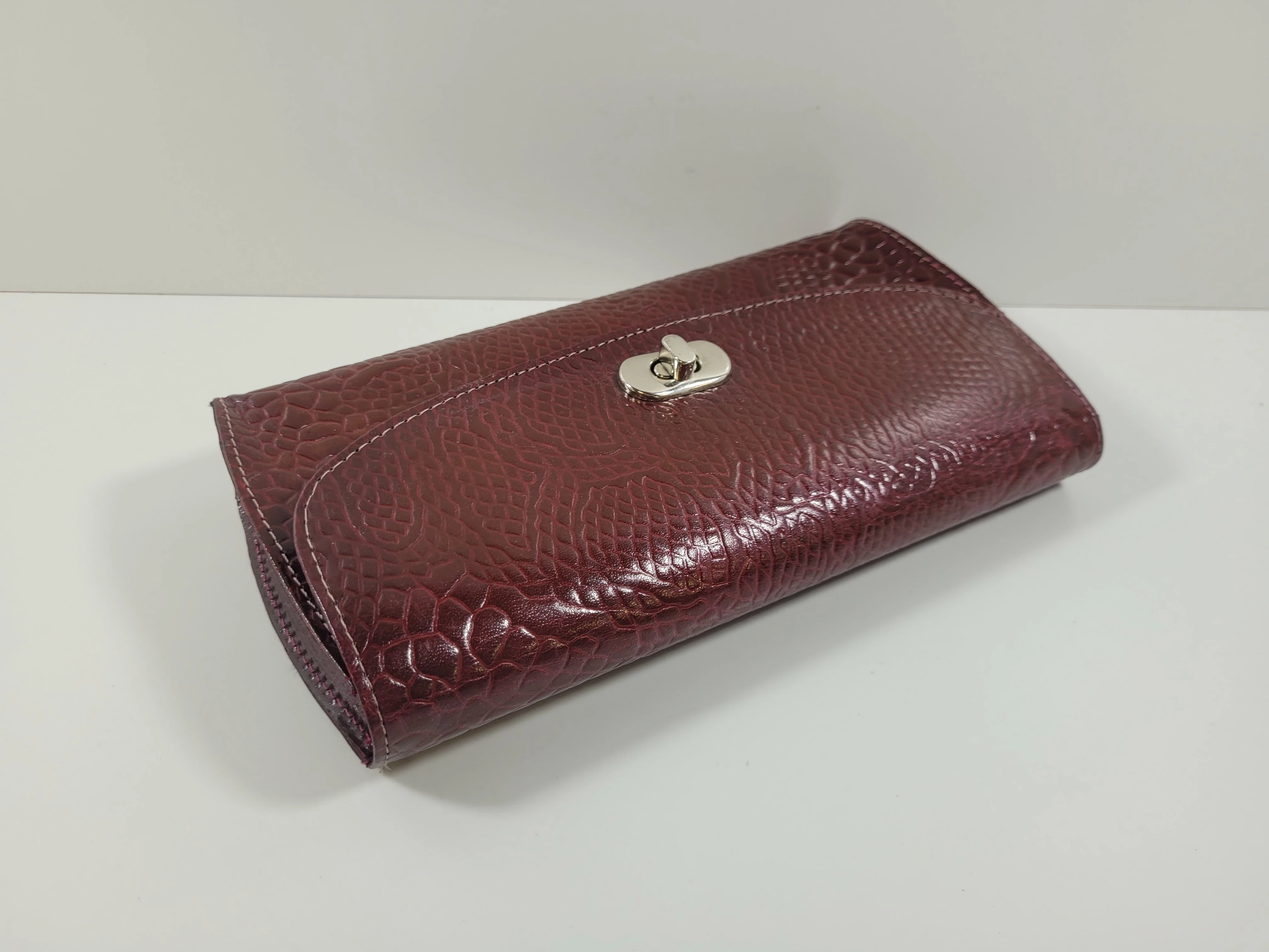 torebka-kopertowka-bordowa-material-dominujacy-203885-218281