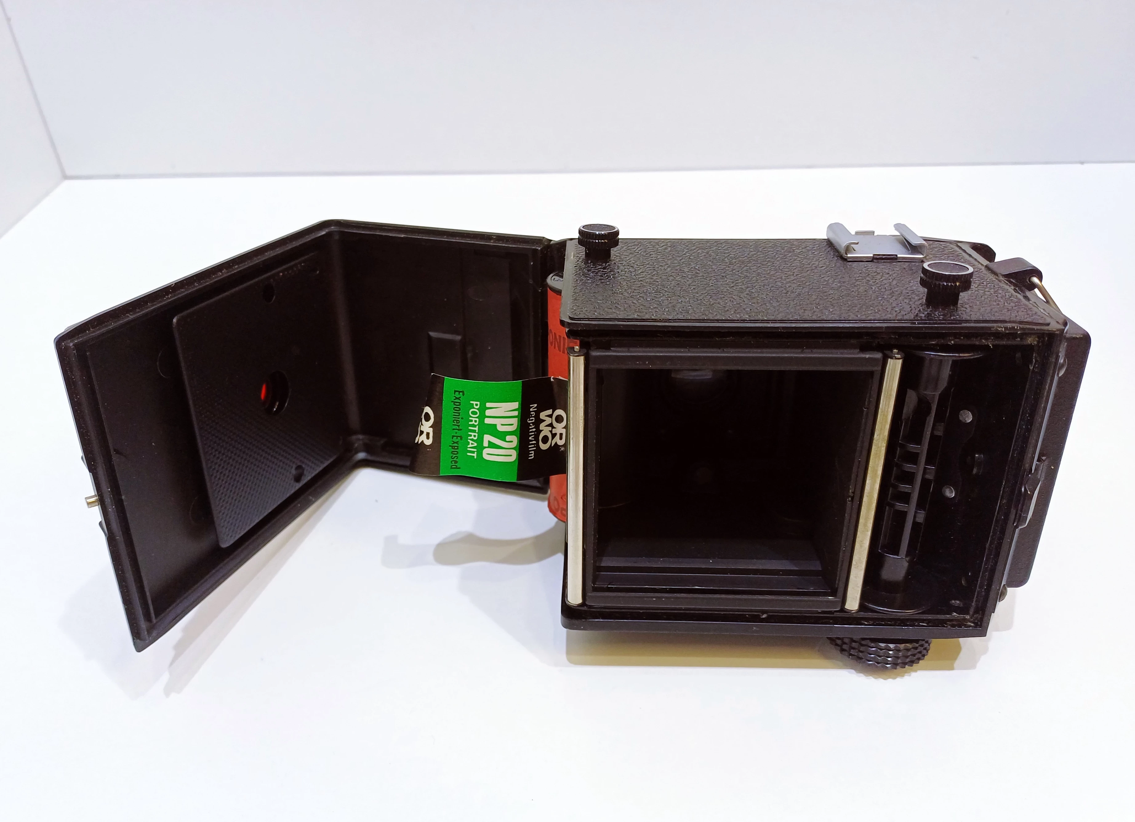 aparat-lustrzanka-dwuobiektywowa-lubitel-166b-ean-gtin-5404028328460