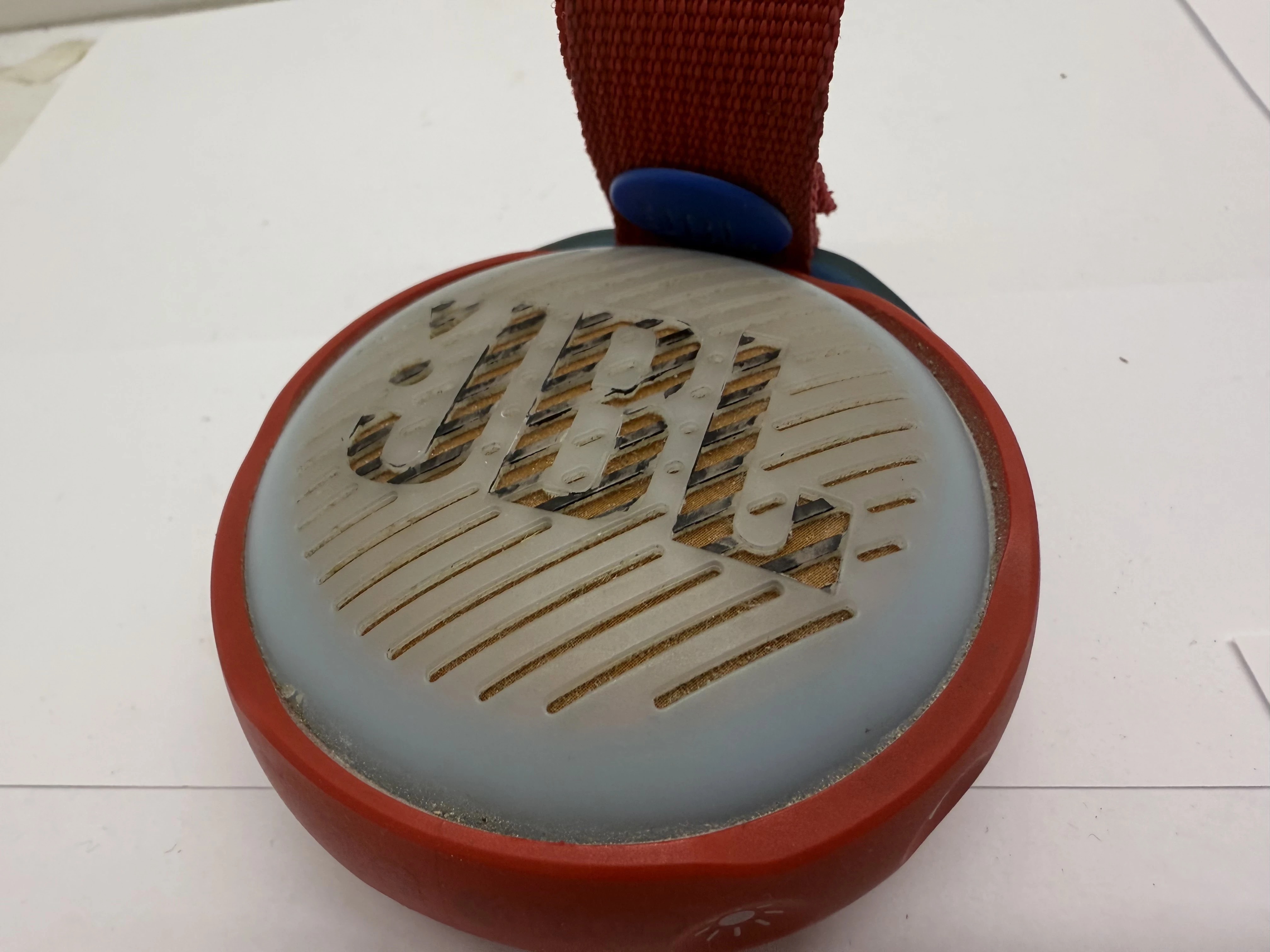 glosnik-jbl-jr-pop-moc-300