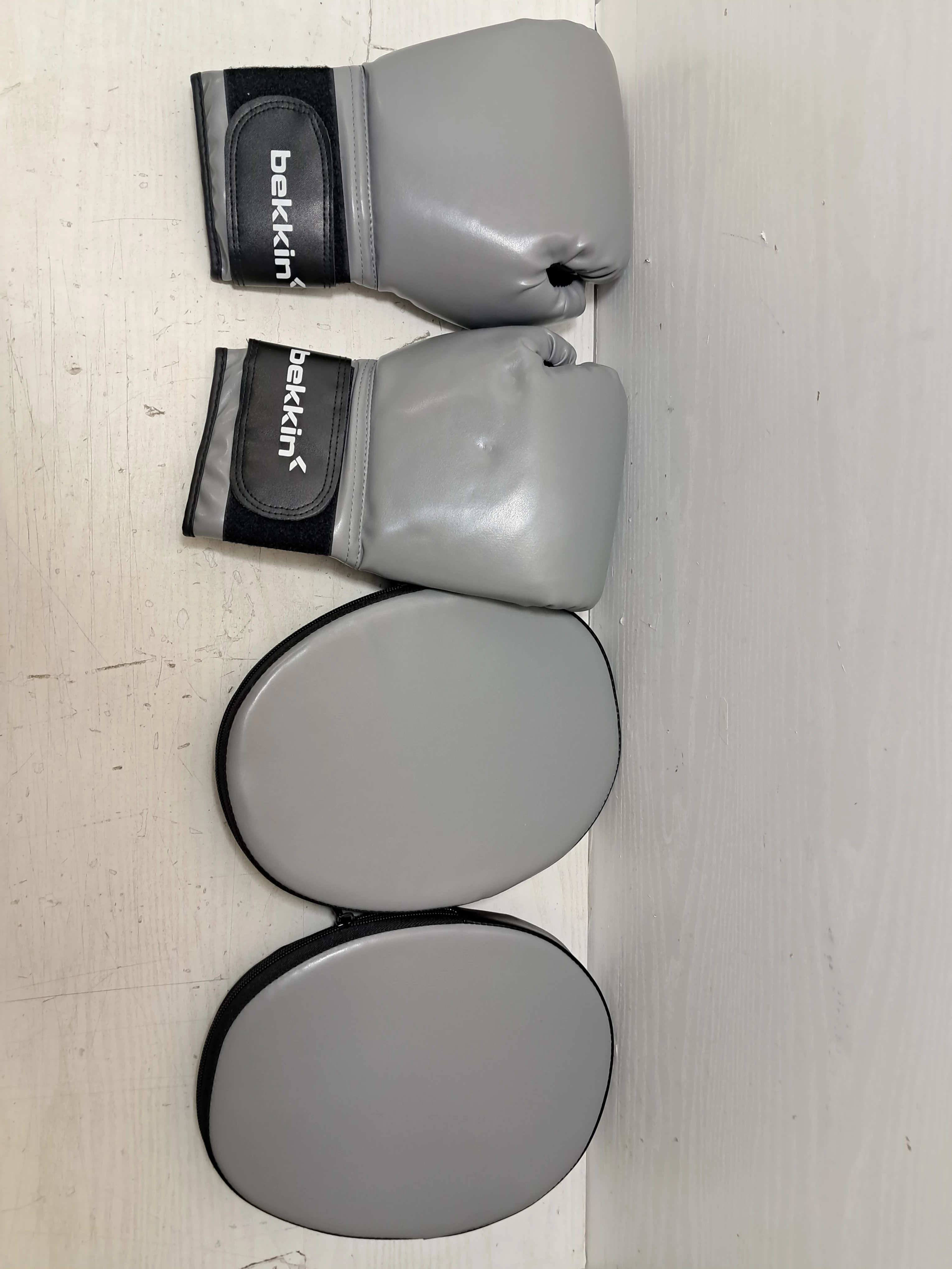 rekawice-bokserskie-tarcze-bekkin-osiedle-kombatantow-7c-krakow