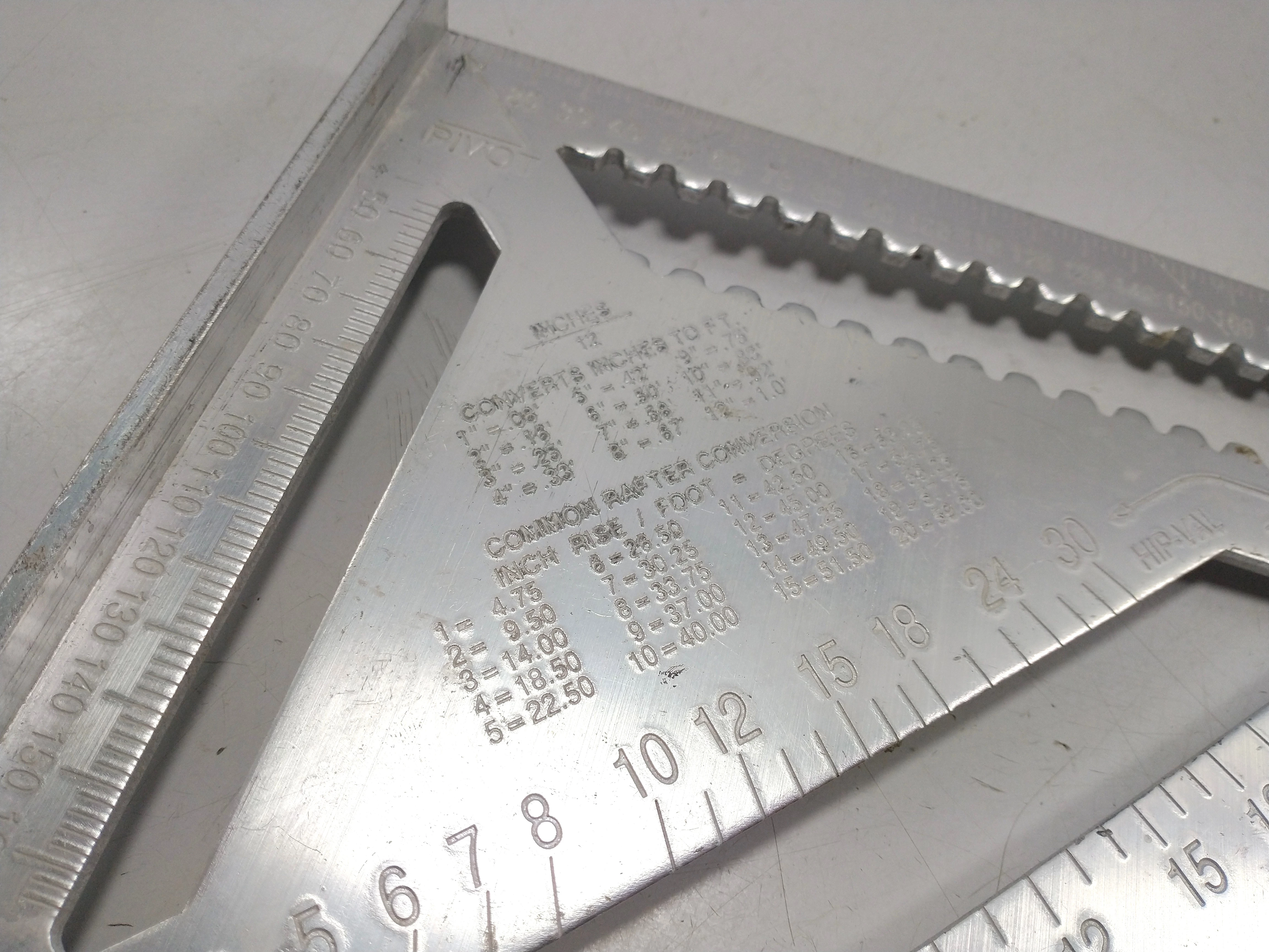 katownik-aluminiowy-pro-stolarski-z-podstawa-300mm-kod-producenta-3-01-05-e1-906