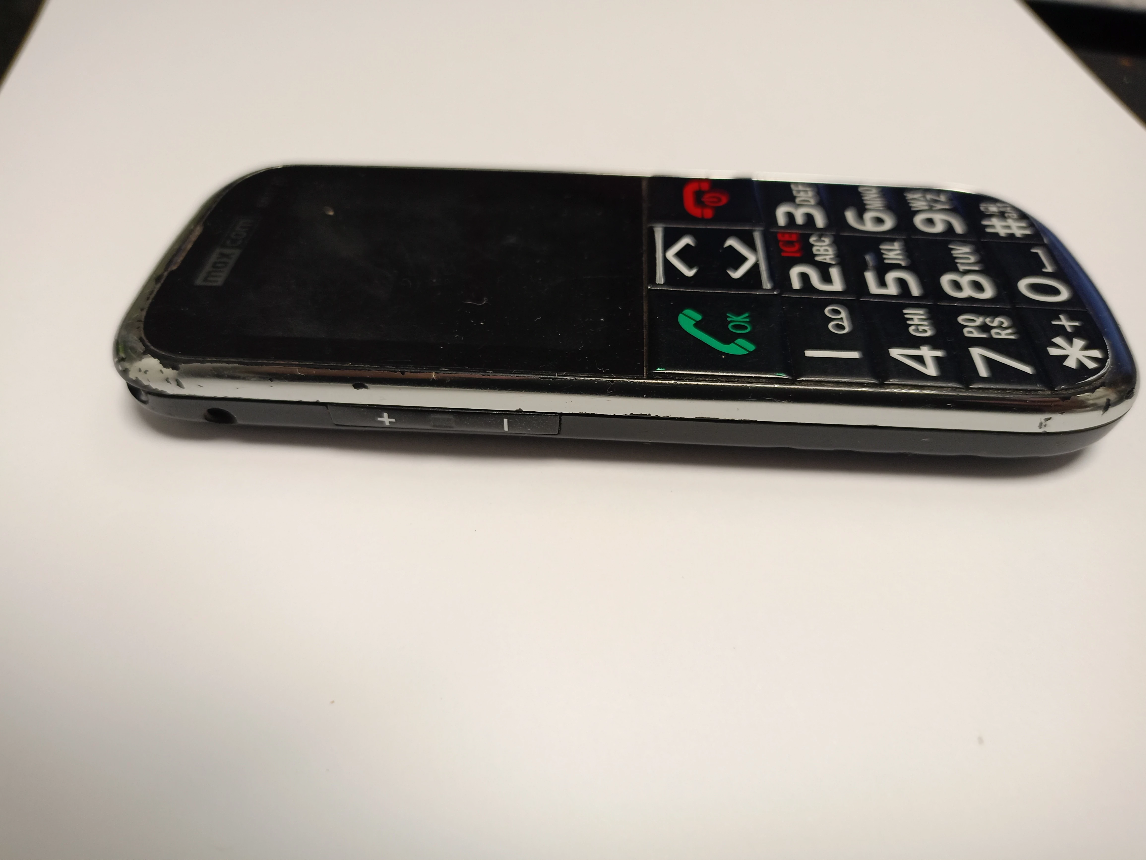 telefon-maxcom-mm720-przekatna-ekranu-100