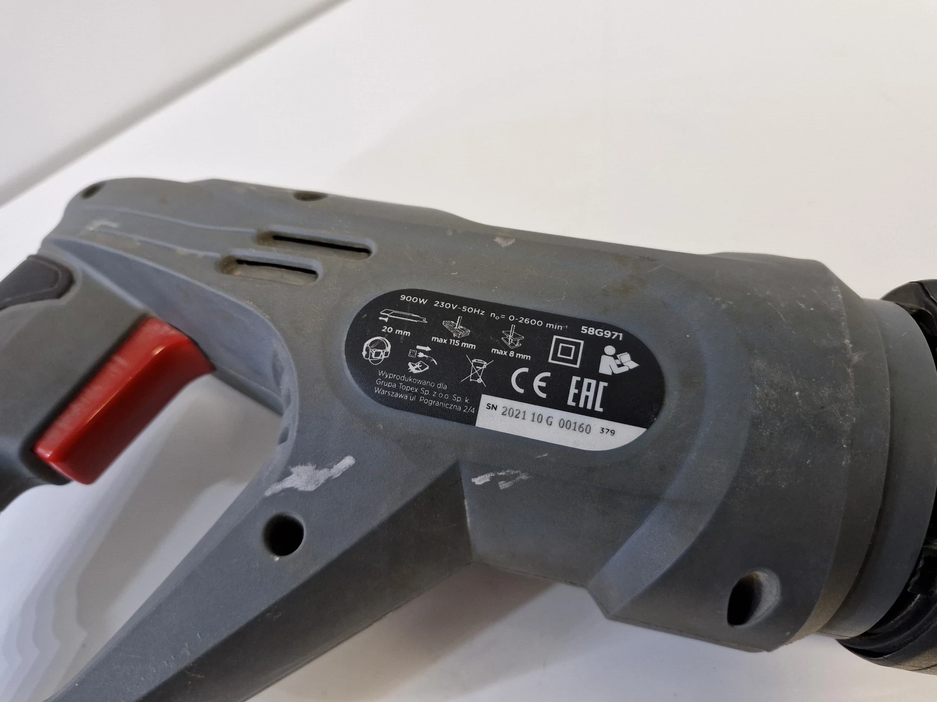 pilarka-szablasta-900w-graphite-58g971-pila-maksymalna-moc-90000