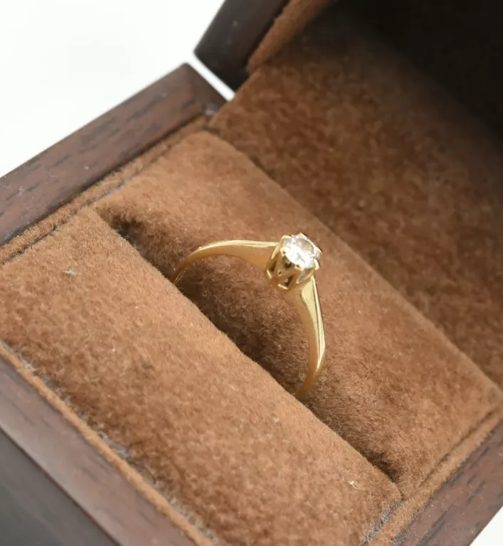 zloty-piersiconek-z-diamentem-158g-024ct-rodzaj-2205-2