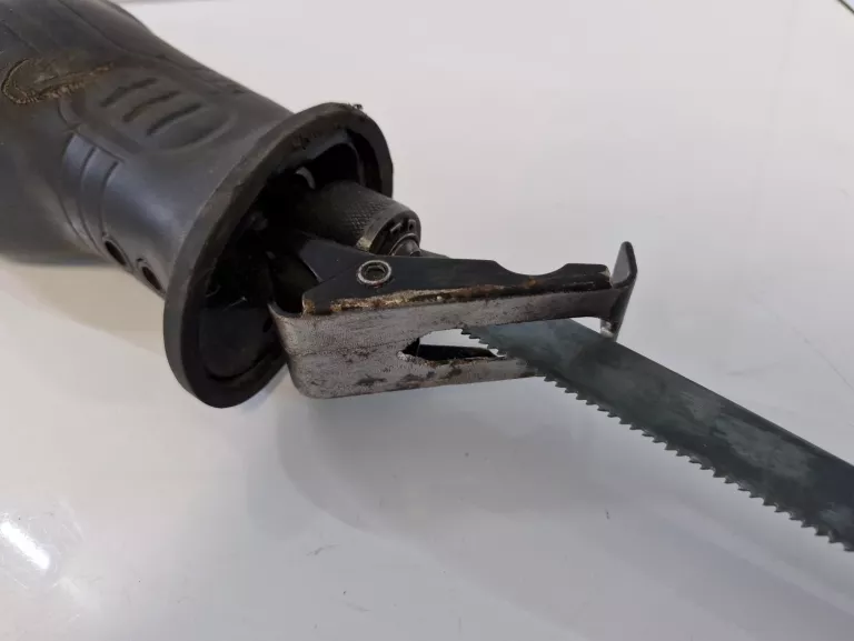 pilarka-szablasta-900w-graphite-58g971-pila-dlugosc-skoku-2000