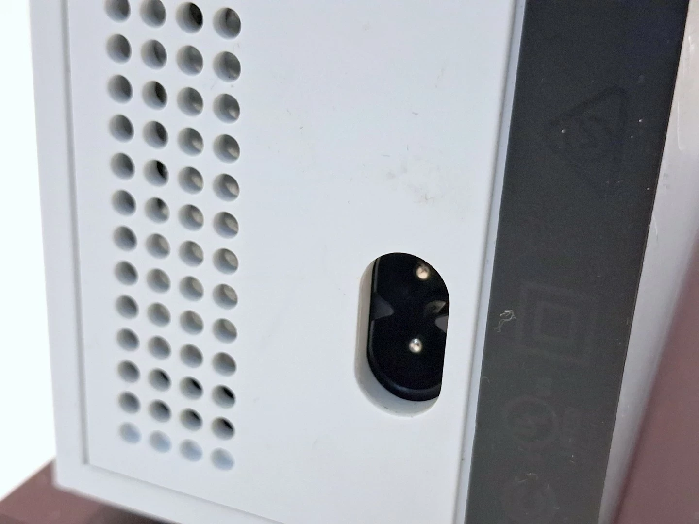 konsola-xbox-one-s-1t-pad-rodzaje-odtwarzanych-nosnikow-205982-1