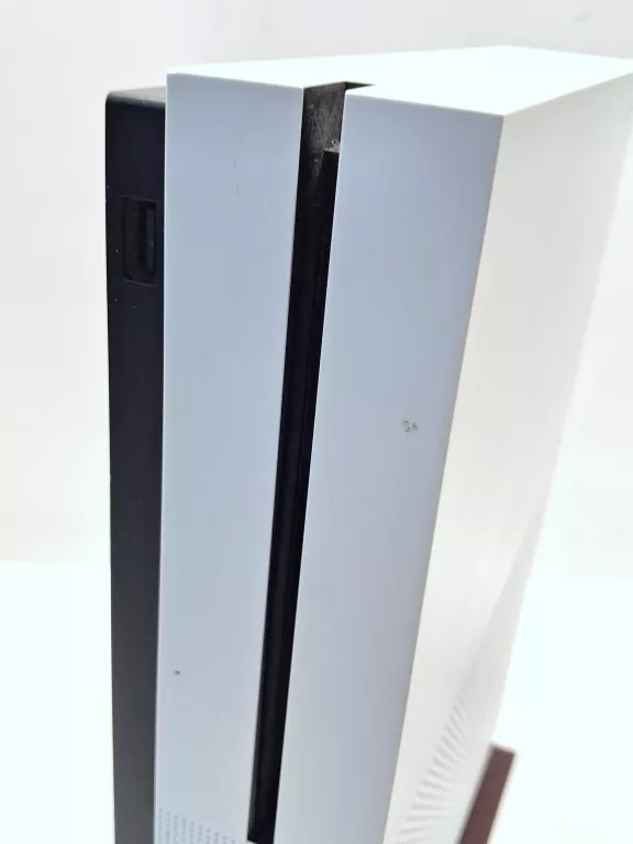 konsola-xbox-one-s-1t-pad-gry-w-zestawie-205998-225574