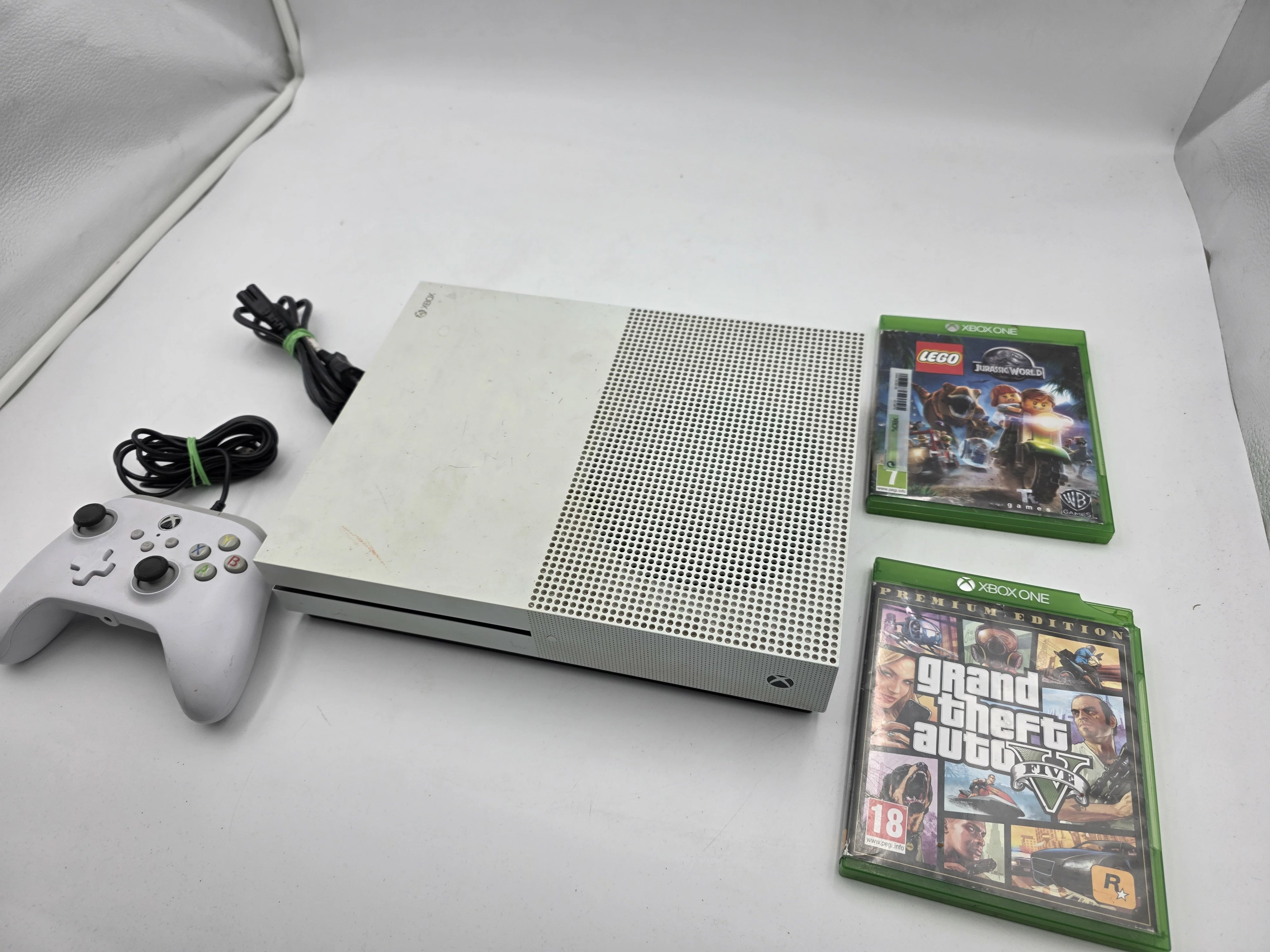 konsola-microsoft-xbox-one-s-500gb-1681-farbiarska-22e-mosina