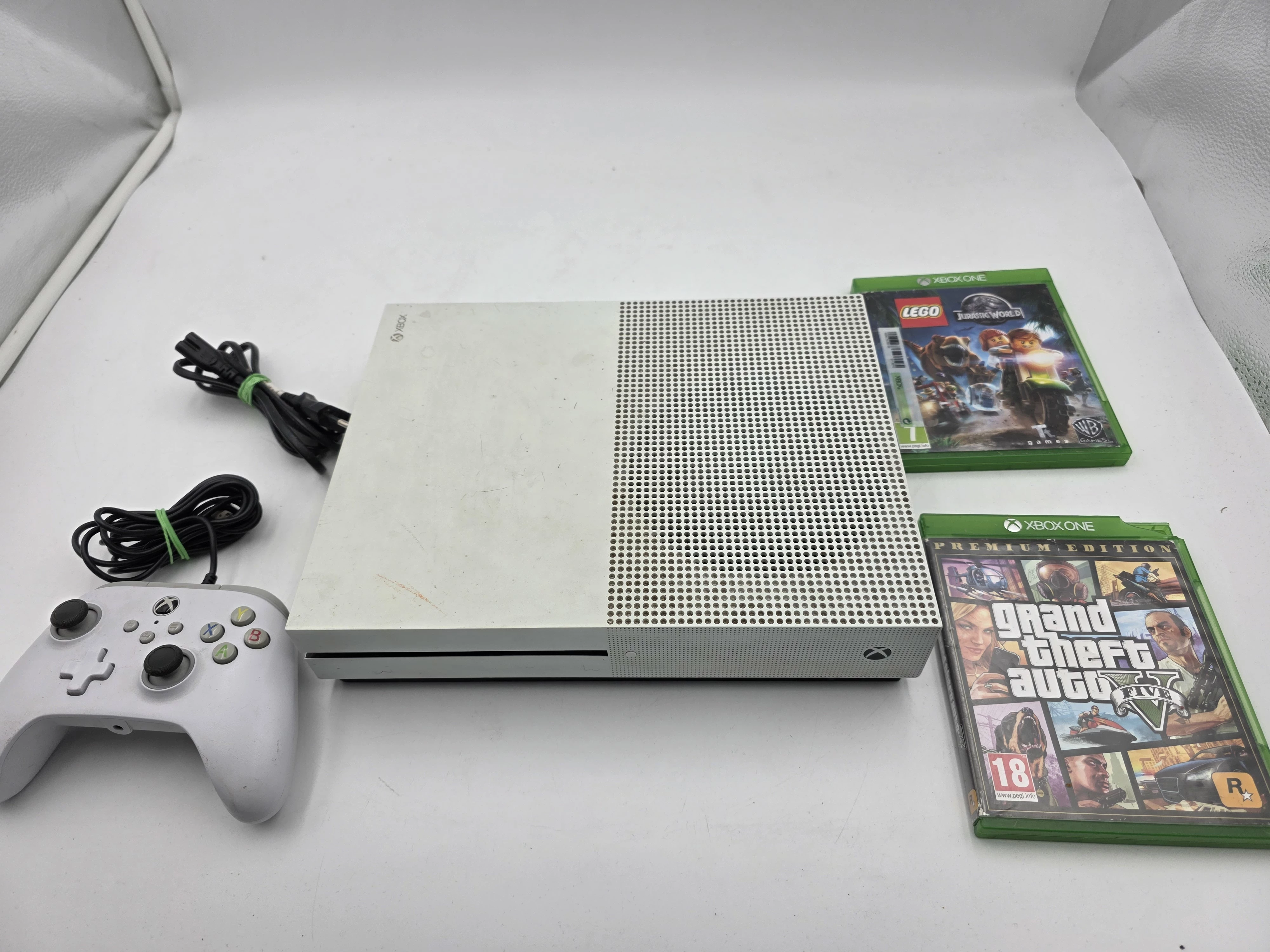 konsola-microsoft-xbox-one-s-500gb-1681-dysk-wbudowana-pamiec-5179-51