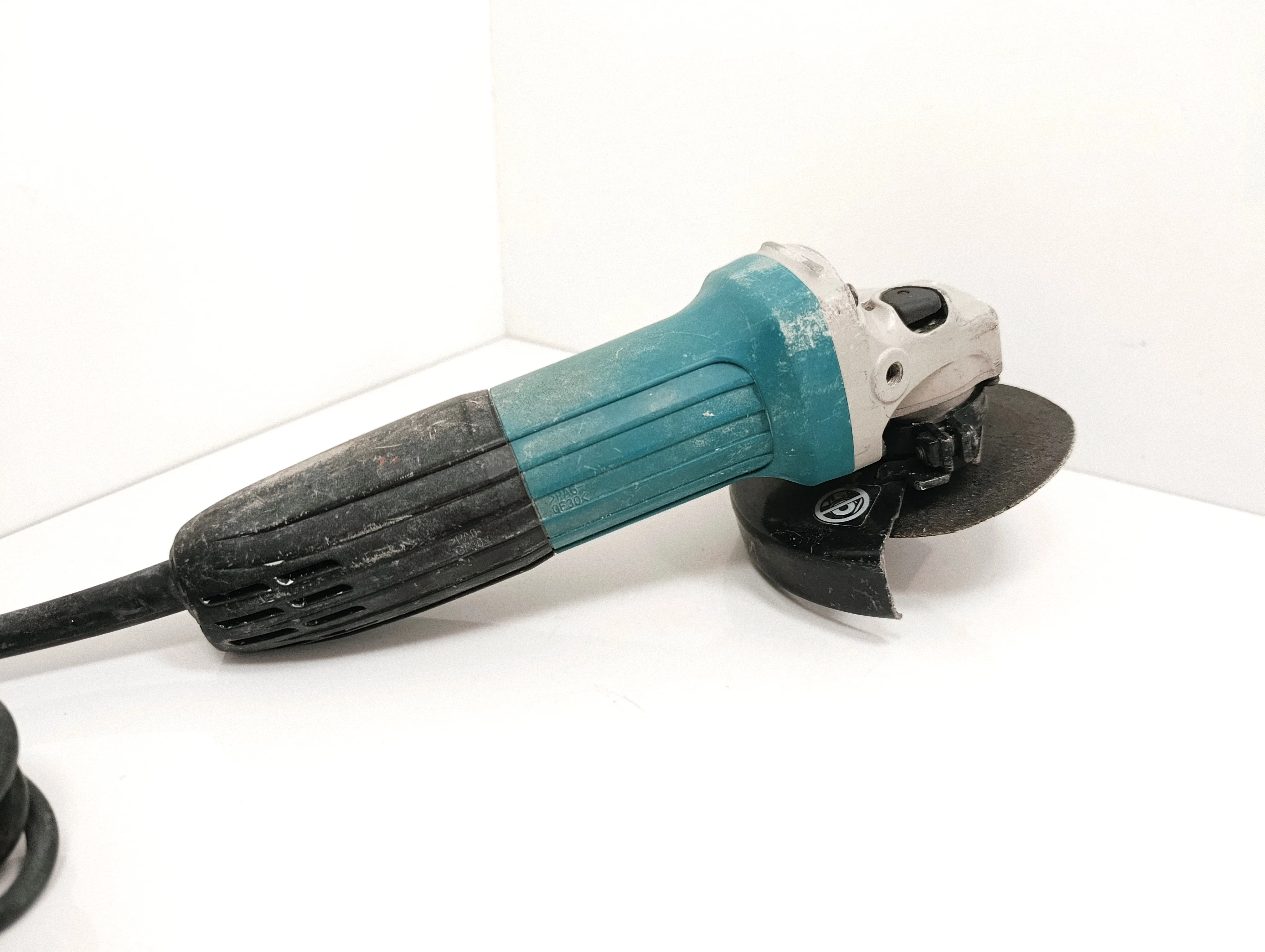 szlifierka-katowa-makita-ga5030r-stan-11323-2