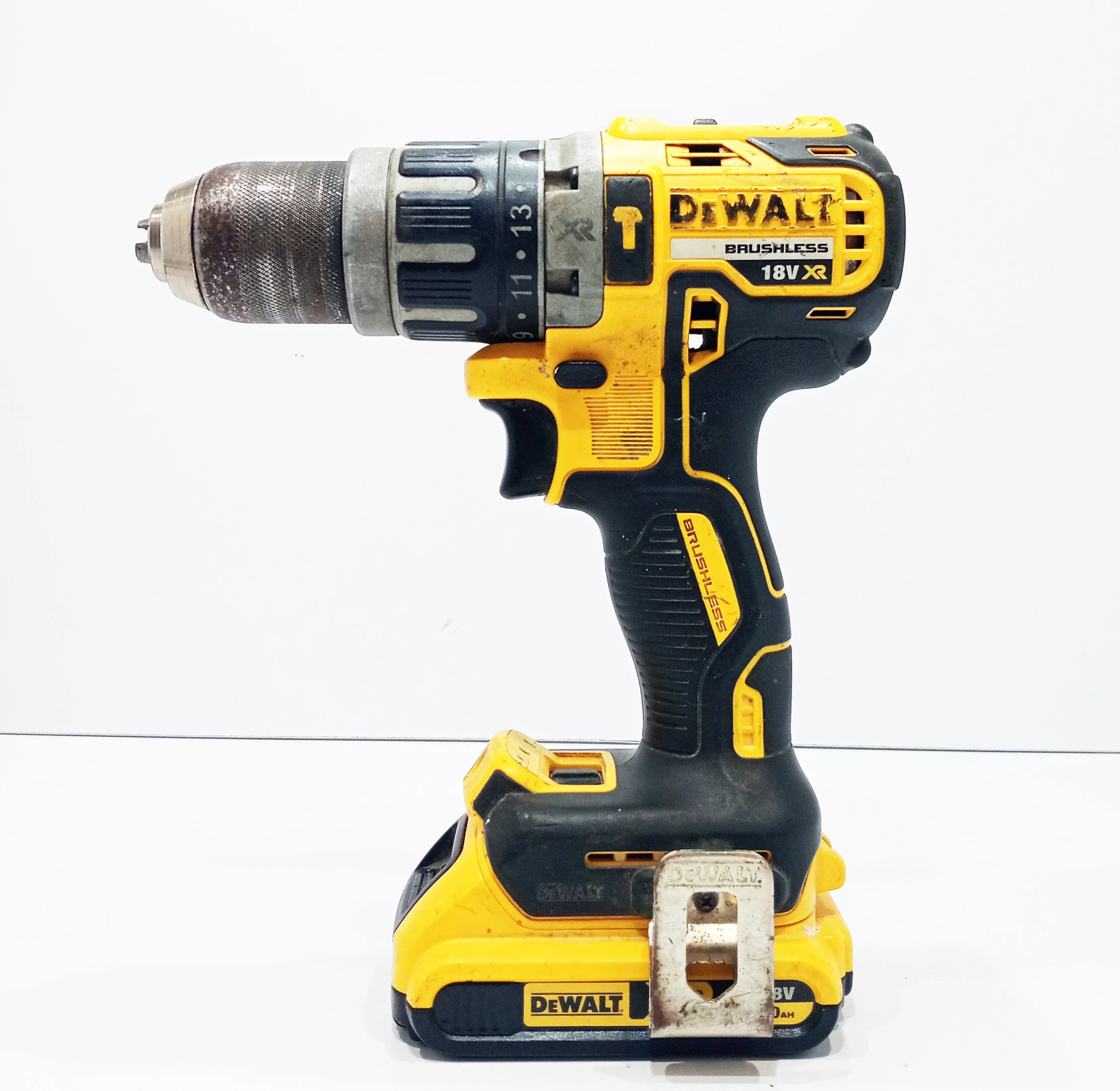 wiertarko-wkretarka-de-walt-dcd796-3x-aku-ladowarka-ean-gtin-5035048616598