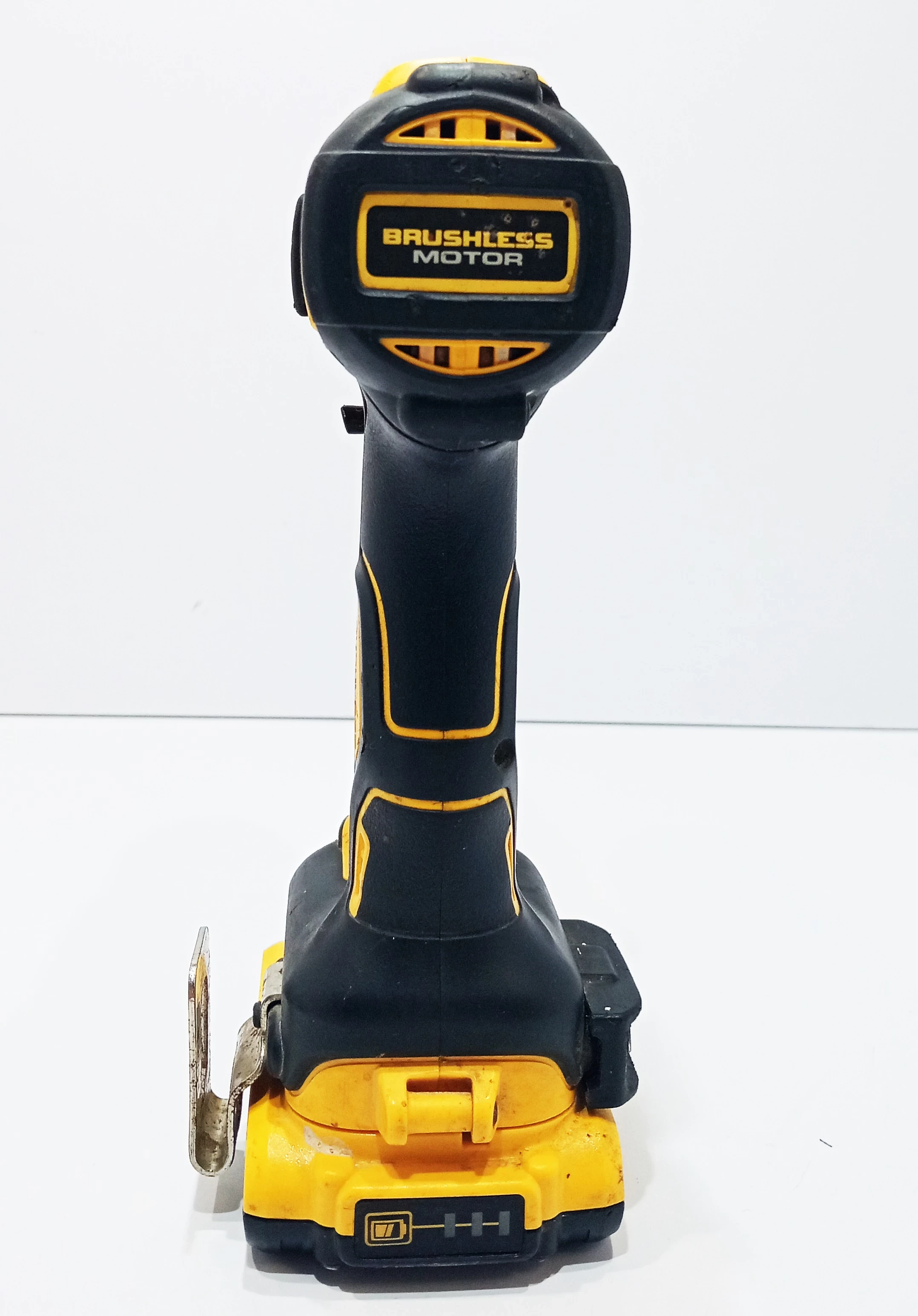 wiertarko-wkretarka-de-walt-dcd796-3x-aku-ladowarka-pojemnosc-akumulatora-200