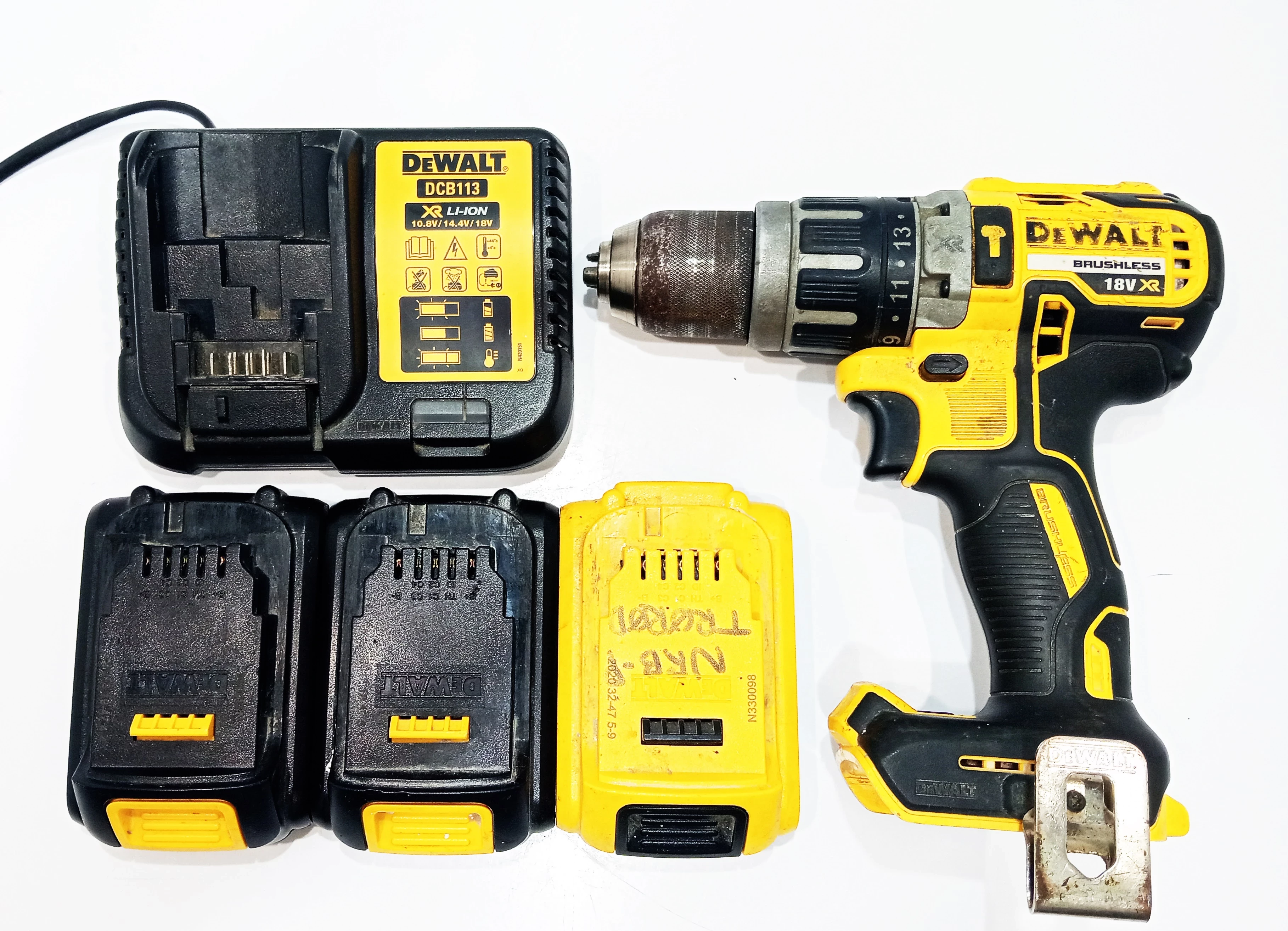 wiertarko-wkretarka-de-walt-dcd796-3x-aku-ladowarka-kod-producenta-dcd796d1