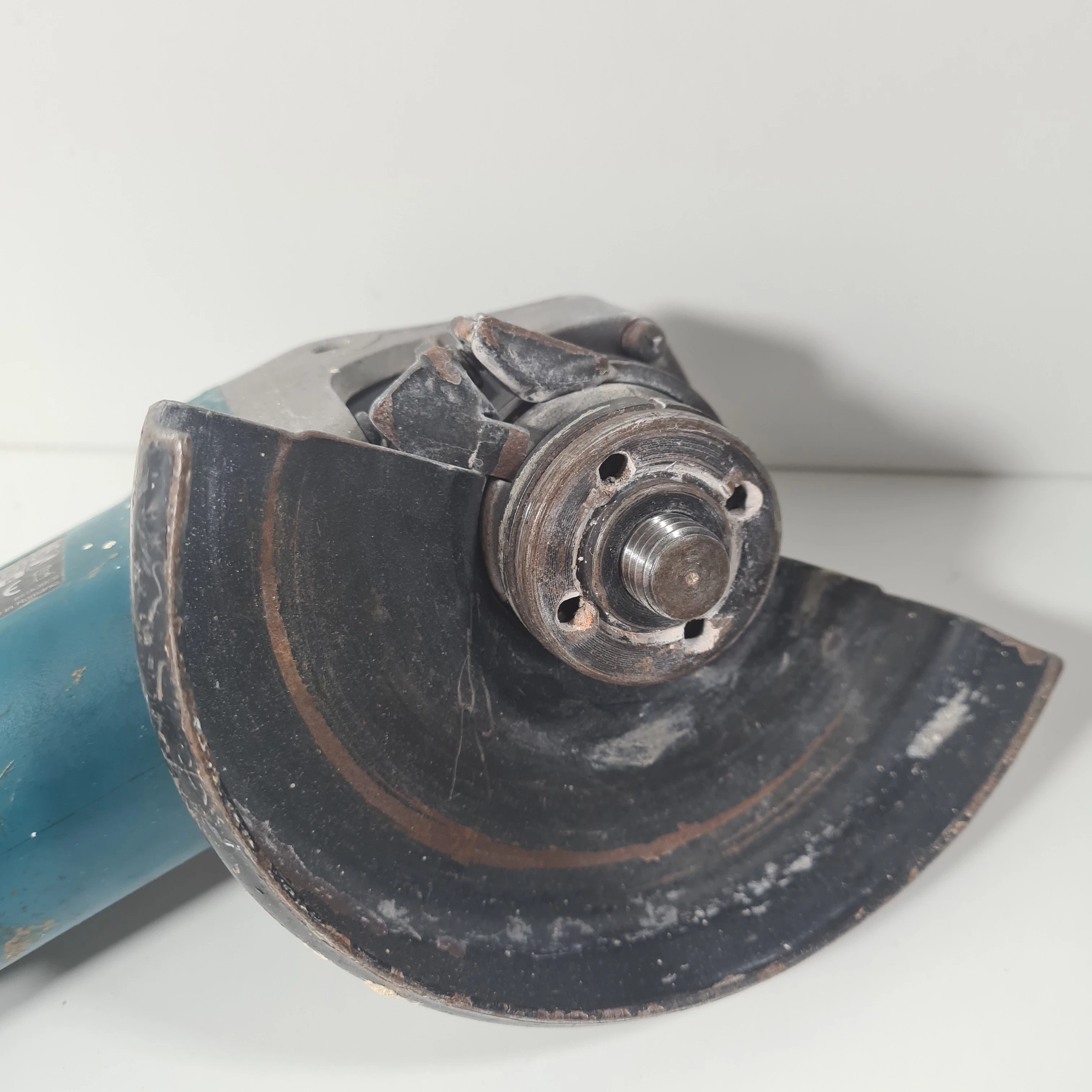 szlifierka-katowa-makitta-9558hnr-kod-producenta-9558hnrg