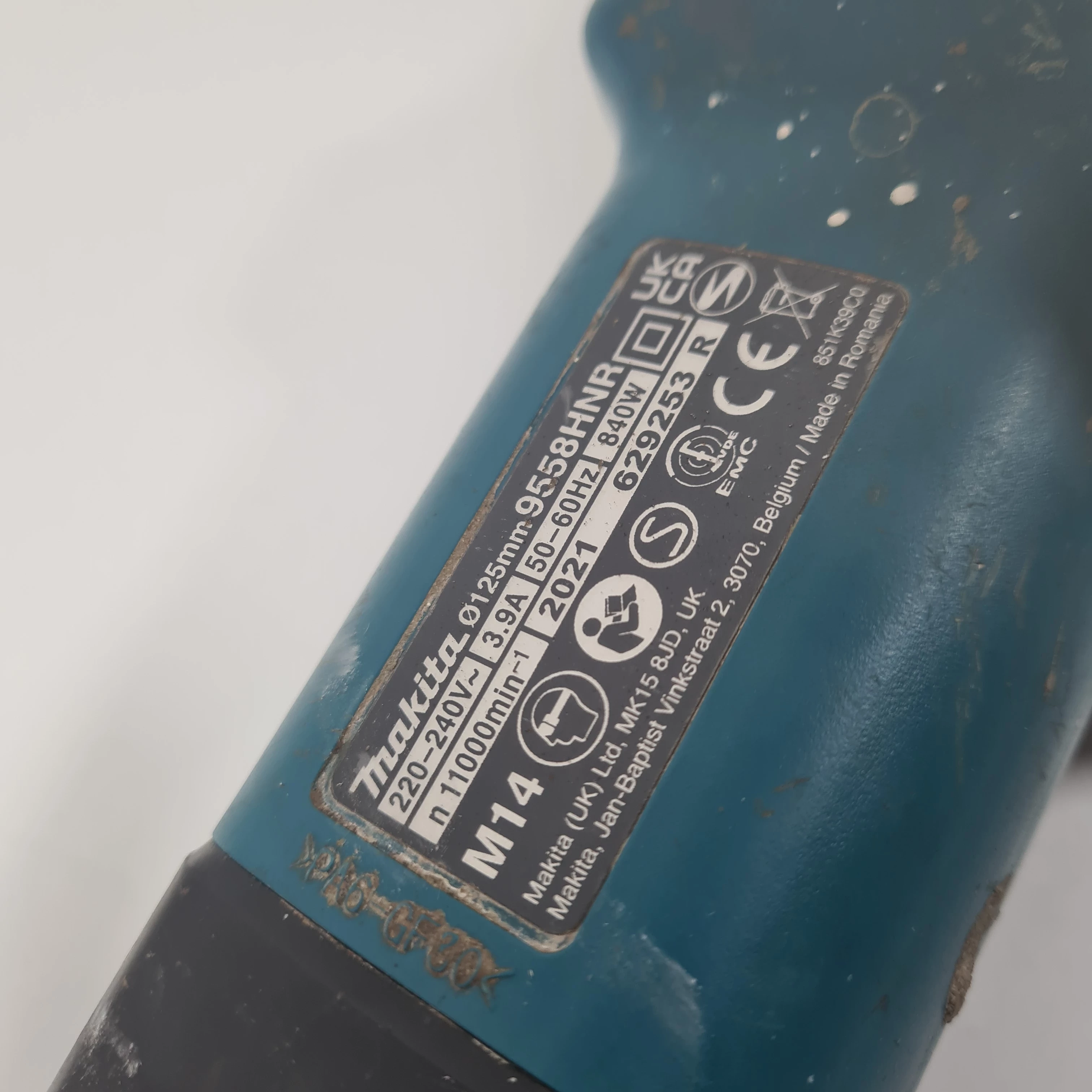 szlifierka-katowa-makitta-9558hnr-rodzaj-zasilania-128529-2