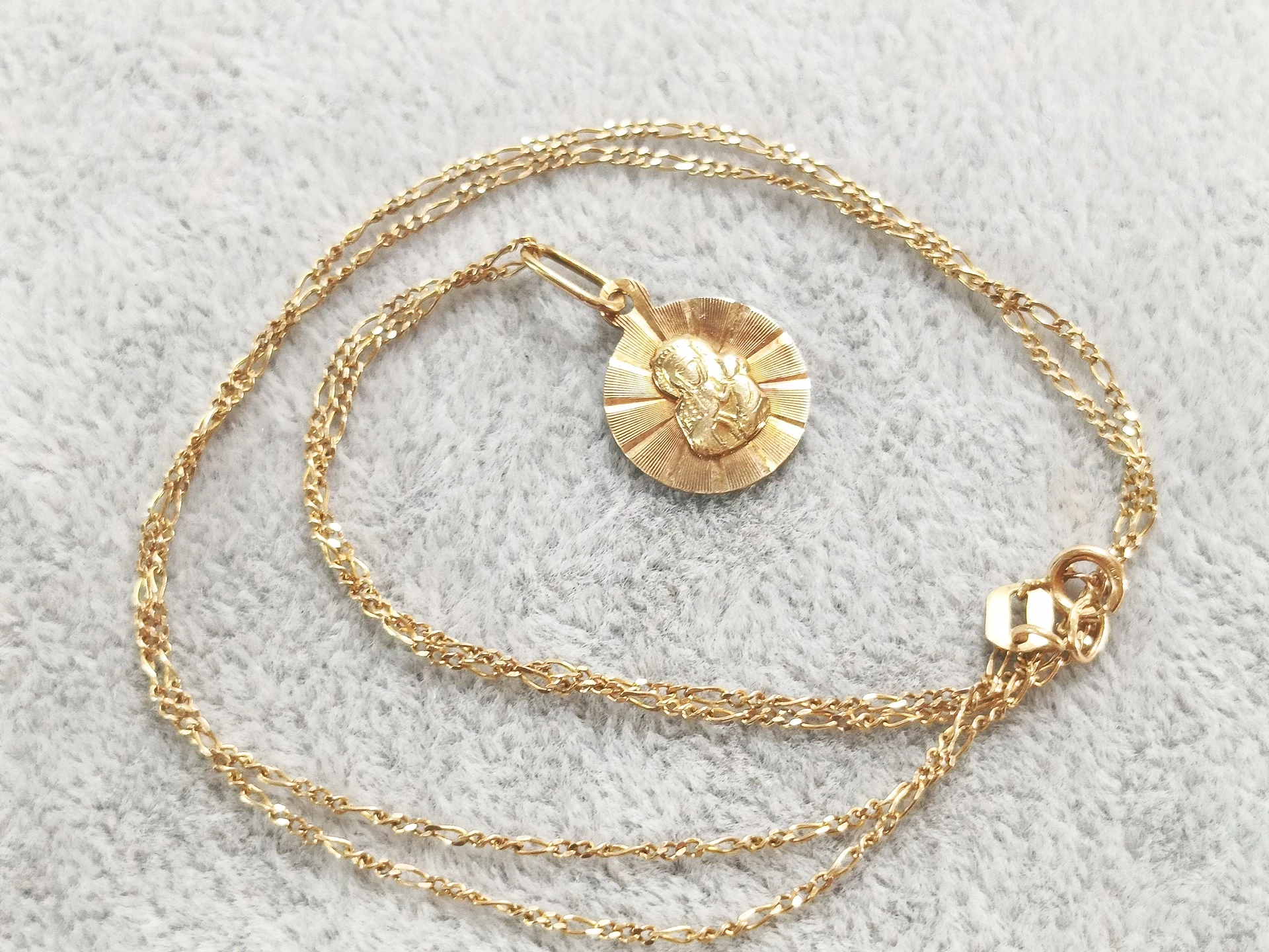 zloty-lancuszek-z-zawieszka-matka-boska-585-w214-dlugosc-calkowita-44