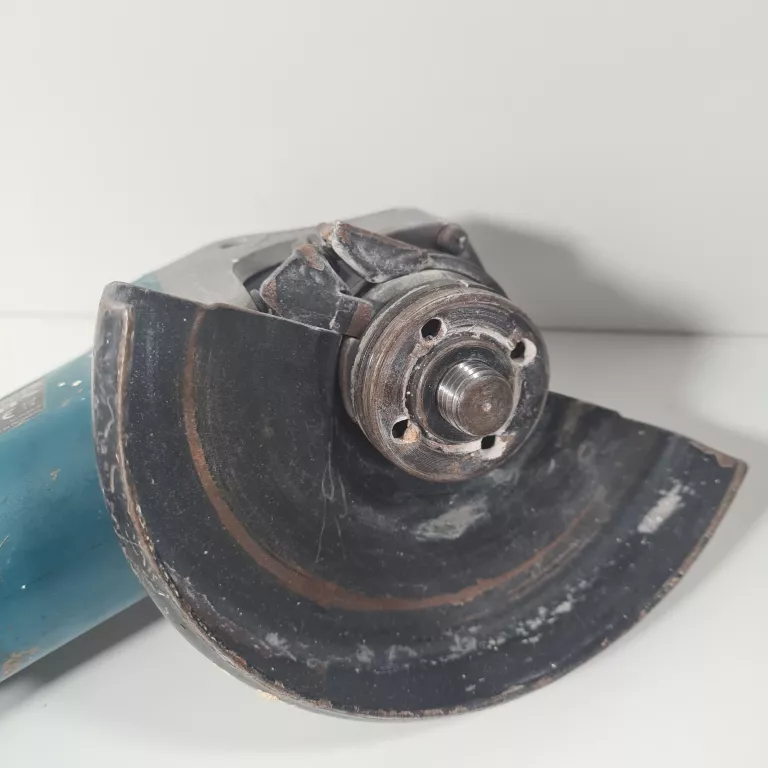 szlifierka-katowa-makitta-9558hnr-kod-producenta-9558hnrg